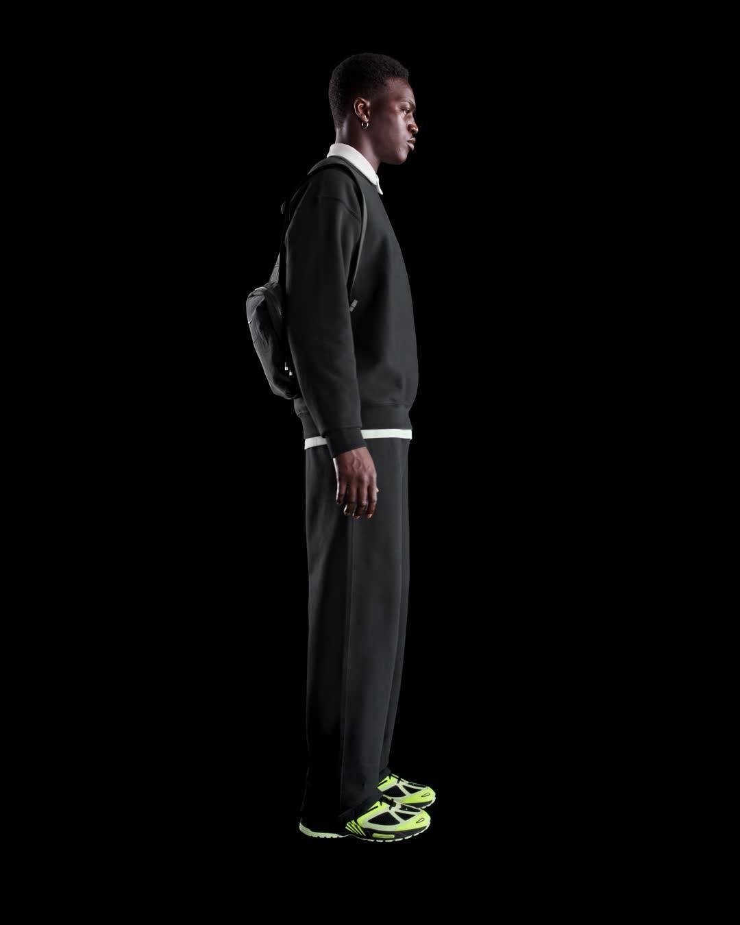 Nike Men's Solo Swoosh Fleece Crew Product Image