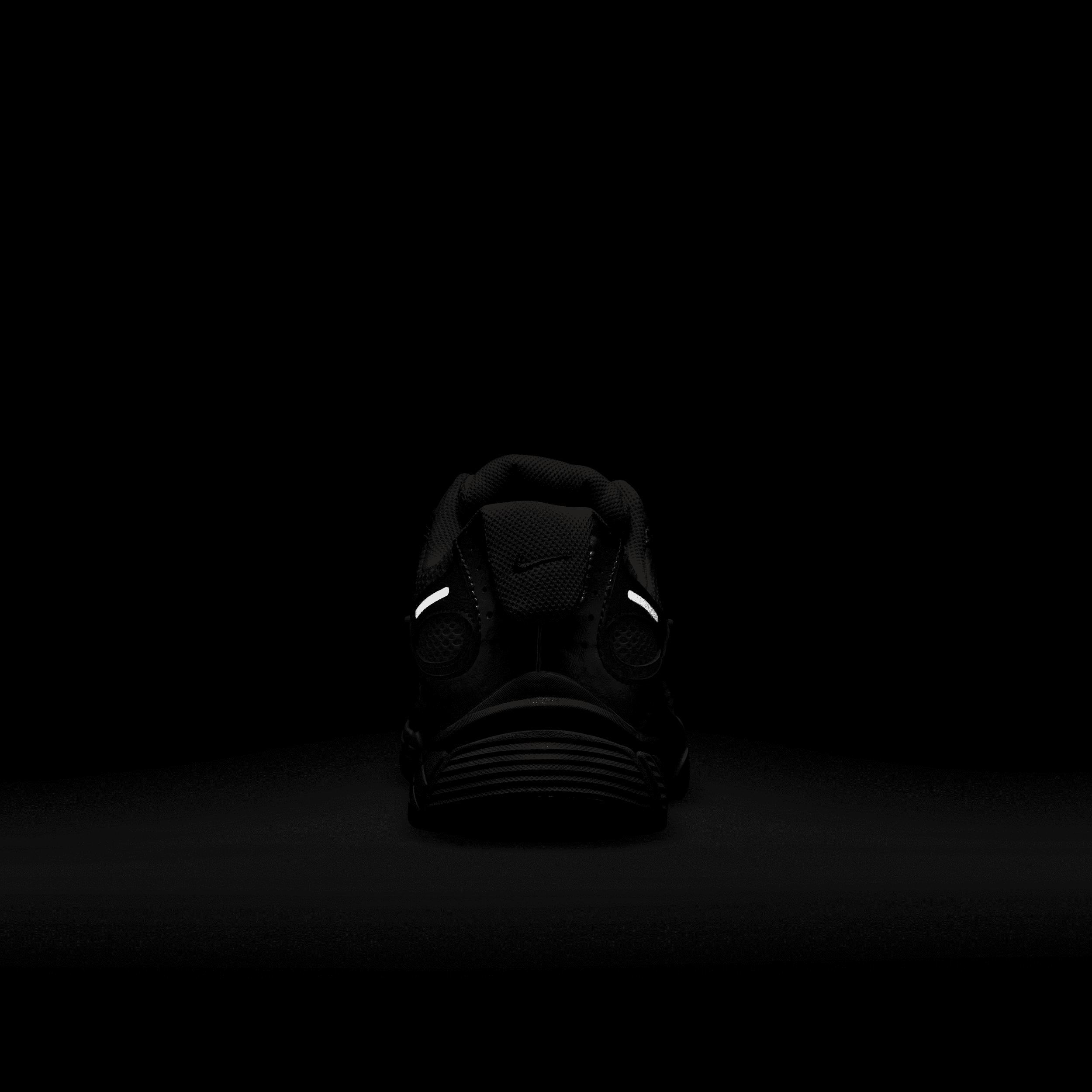 Nike Men's V5 RNR Shoes Product Image