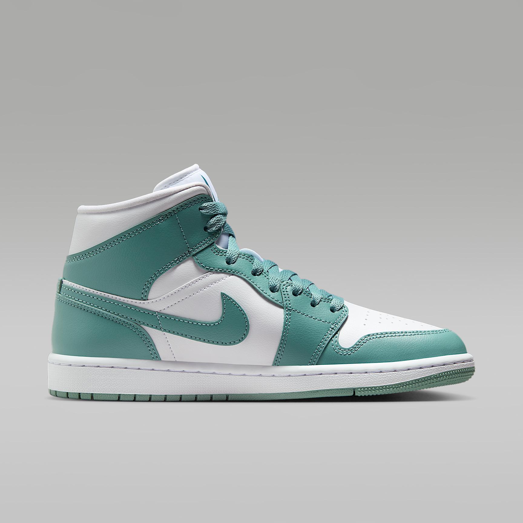 Air Jordan 1 Mid Women's Shoes Product Image