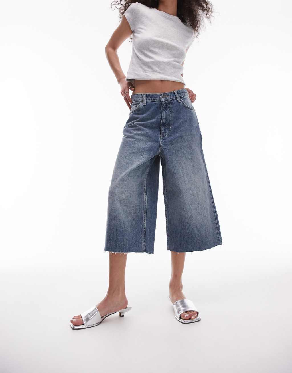 Topshop lowslung capri jeans in dirty crosshatch Product Image