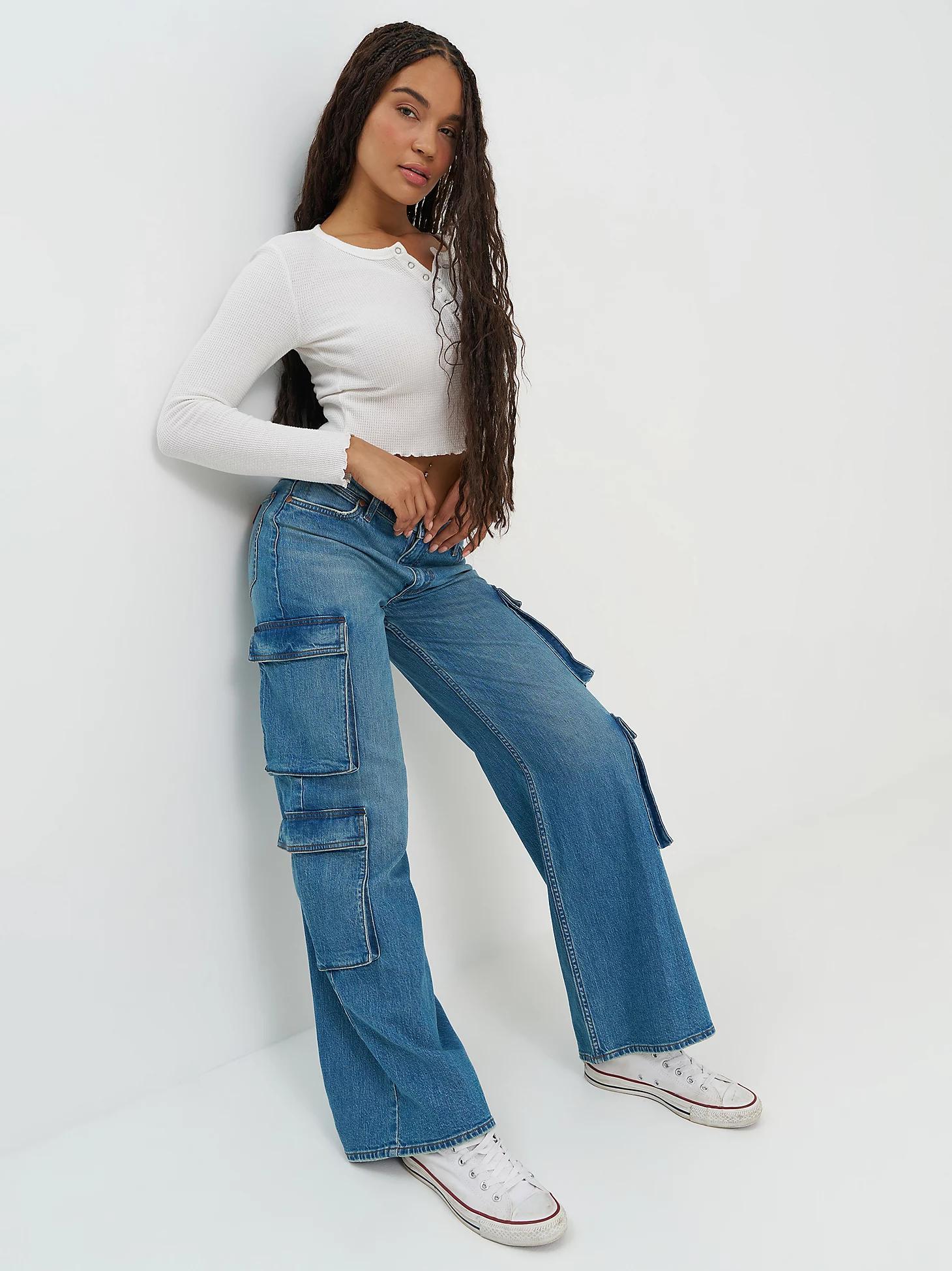 Women's Low Rise Baggy Cargo Jean | Women's JEANS | Wrangler® Product Image