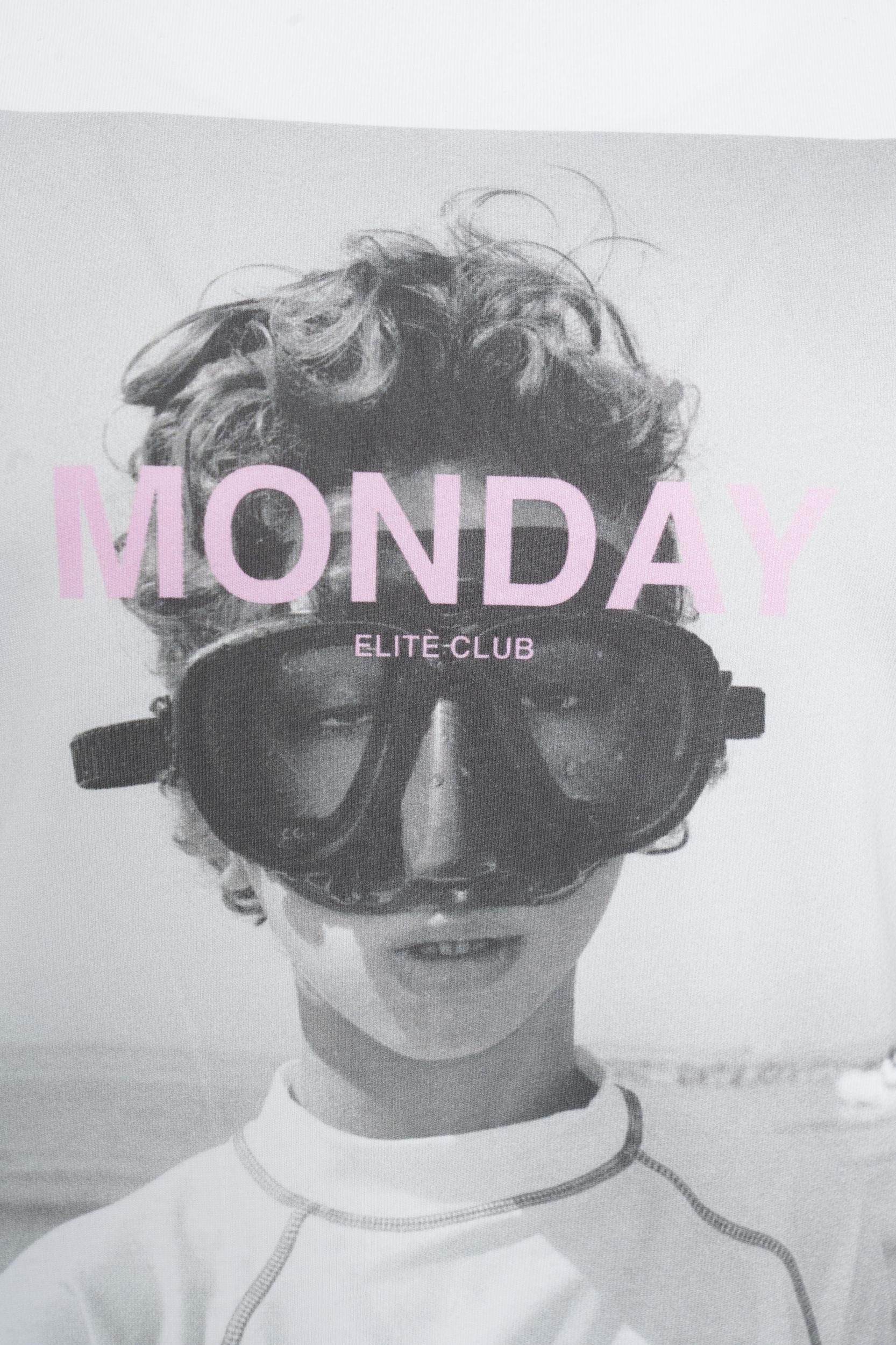 T-shirt 'Monday' Product Image