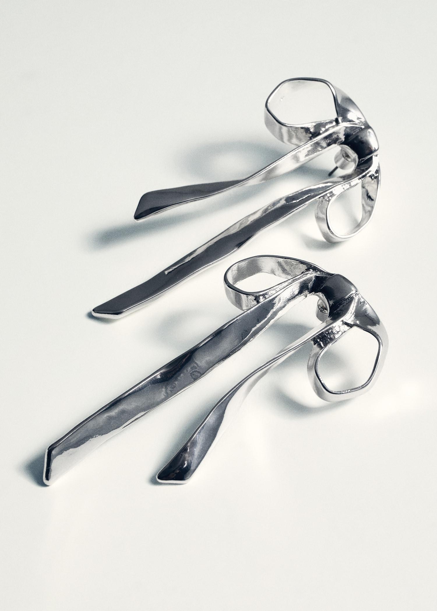 Rigid bow earrings - Women | MANGO USA Product Image
