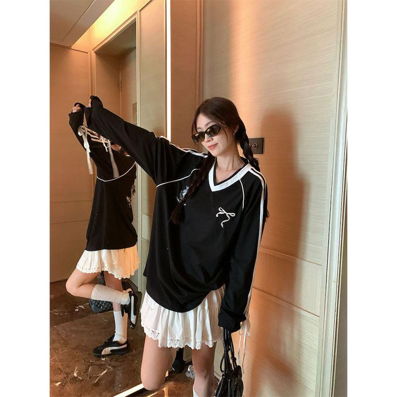 Long Sleeve V-Neck Bow Print Striped Bow Accent Loose-Fit Sweatshirt Product Image