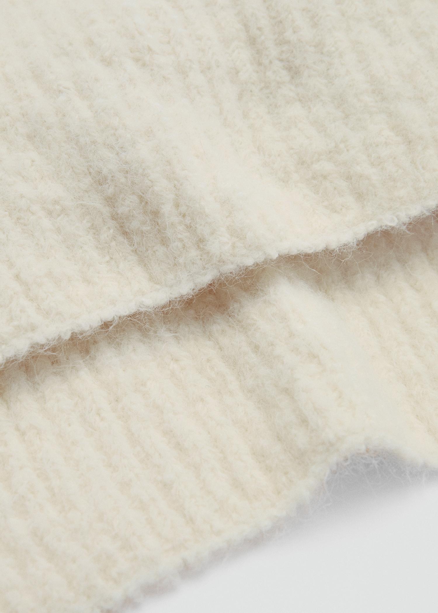 Crop turtleneck shawl - Women | MANGO USA Product Image