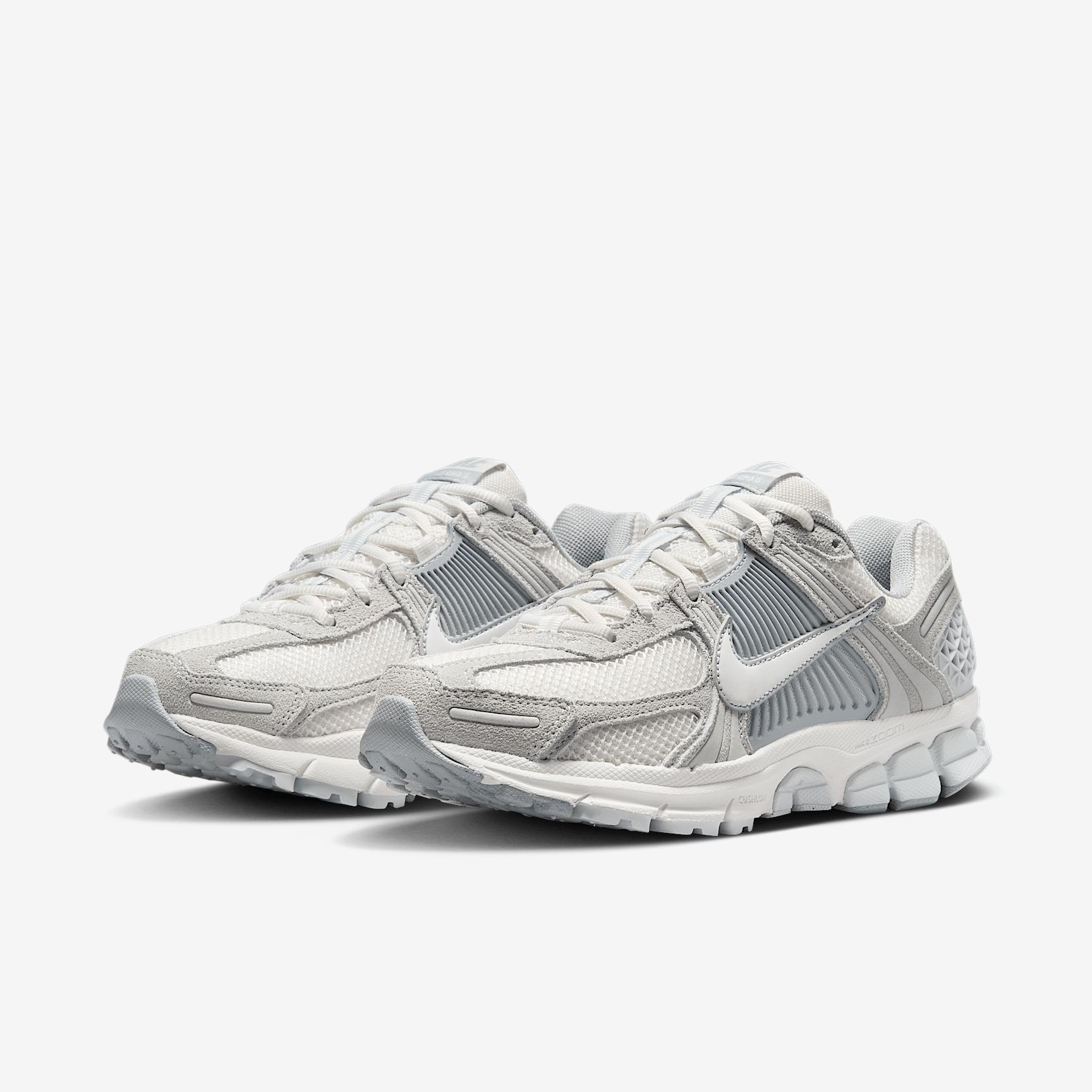 Nike Women's Zoom Vomero Shoes Product Image