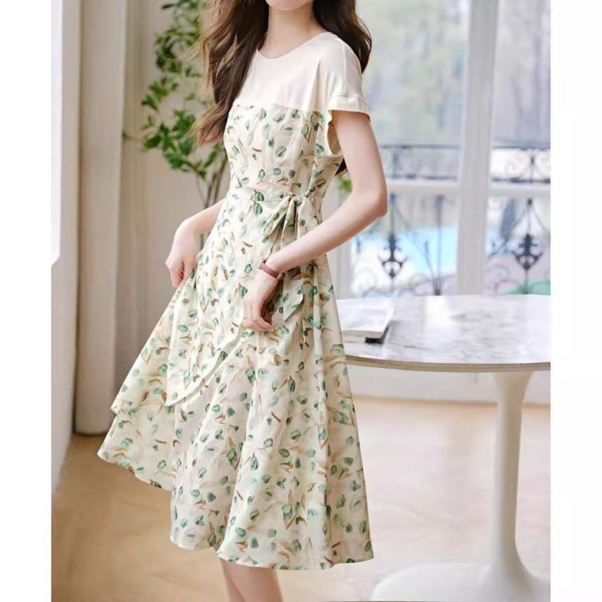 Short-Sleeve Crew Neck Mock Two-Piece Floral Print Panel Tie Side Midi A-Line Dress Product Image