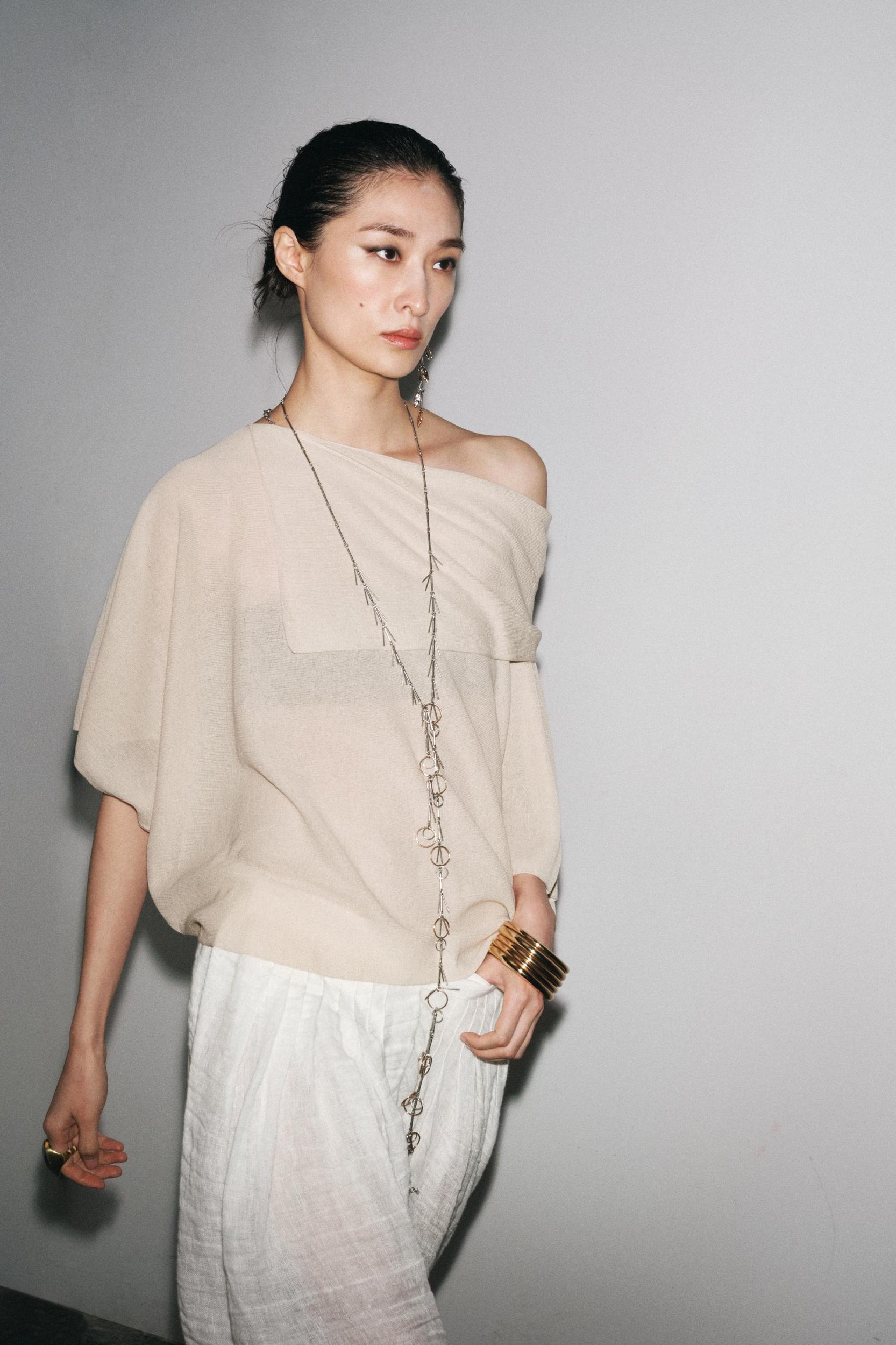 SMOOTH KNIT LAYER TOP Product Image