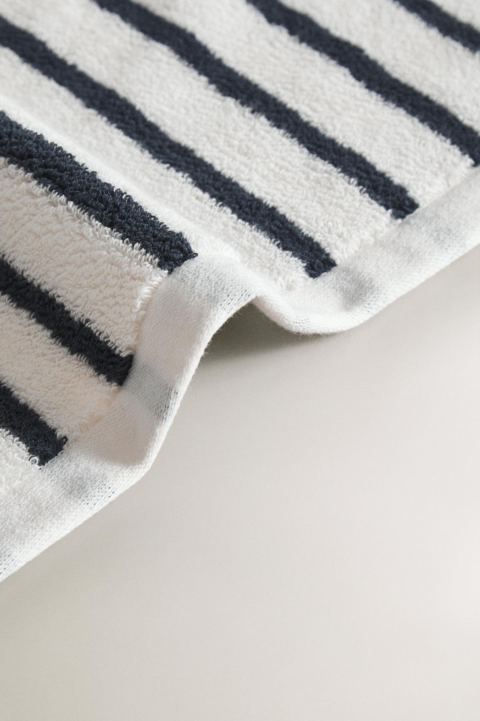 HIGH GSM STRIPED BATH TOWEL Product Image