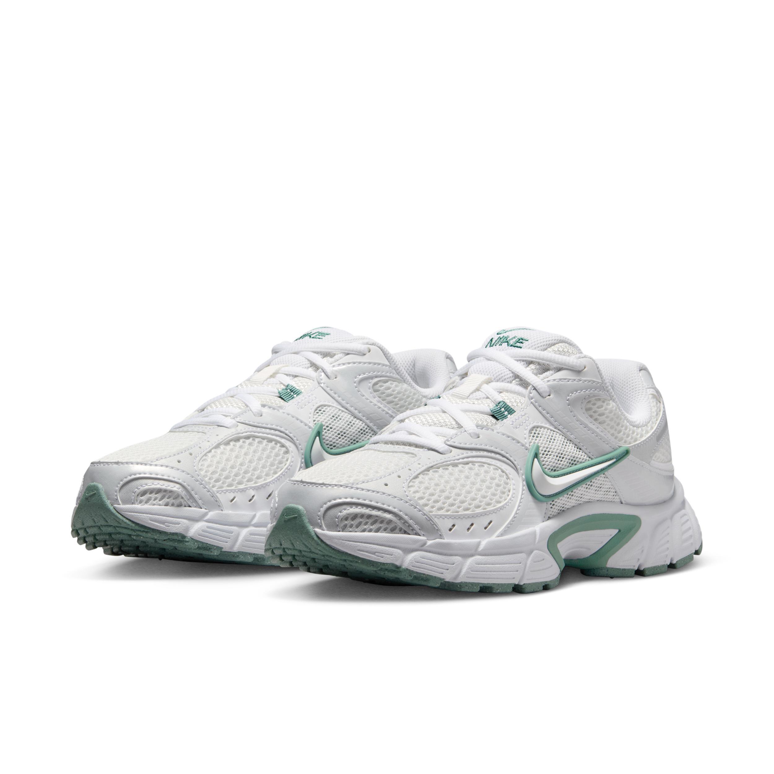 Nike Women's V5 RNR Shoes Product Image