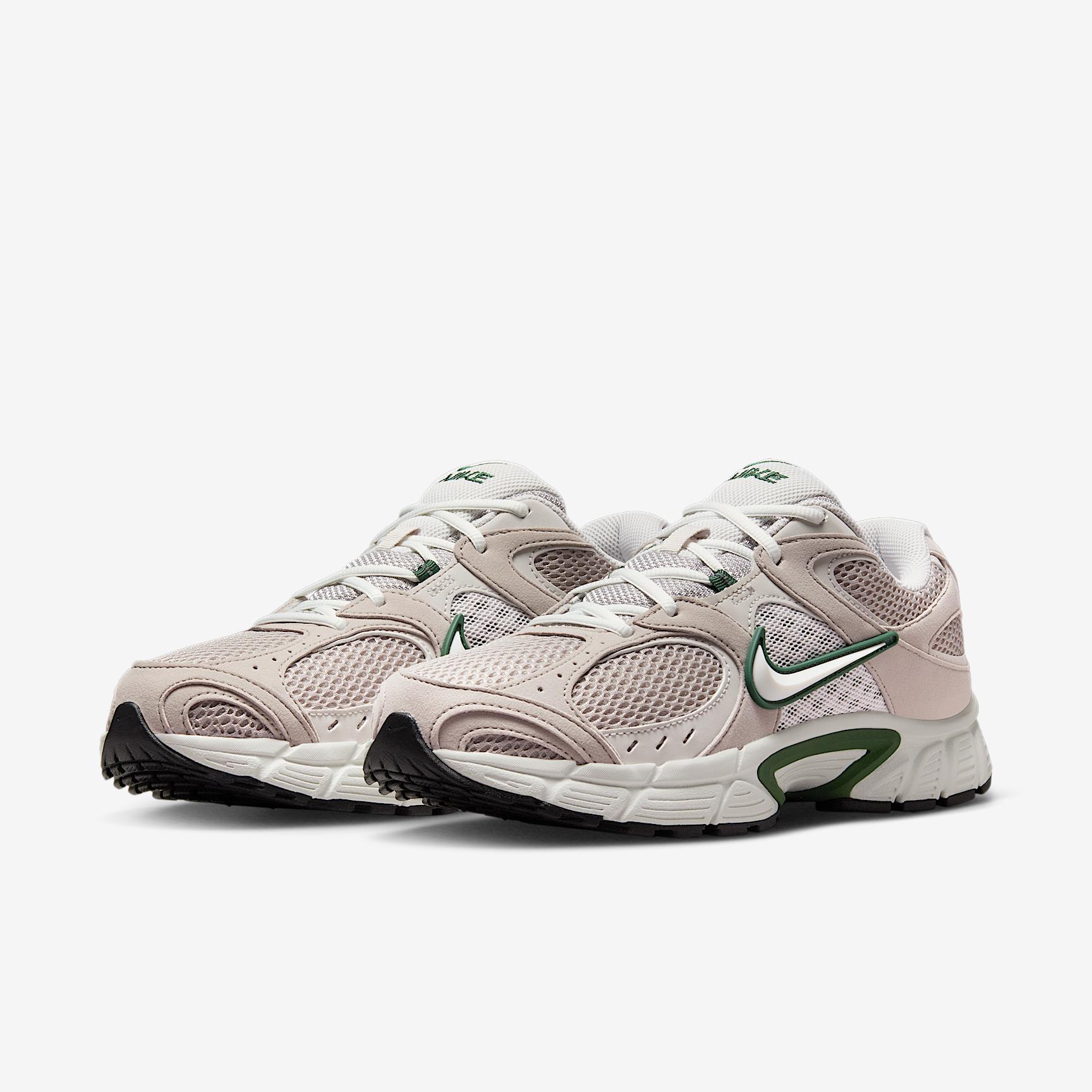 Nike Men's V5 RNR Shoes Product Image