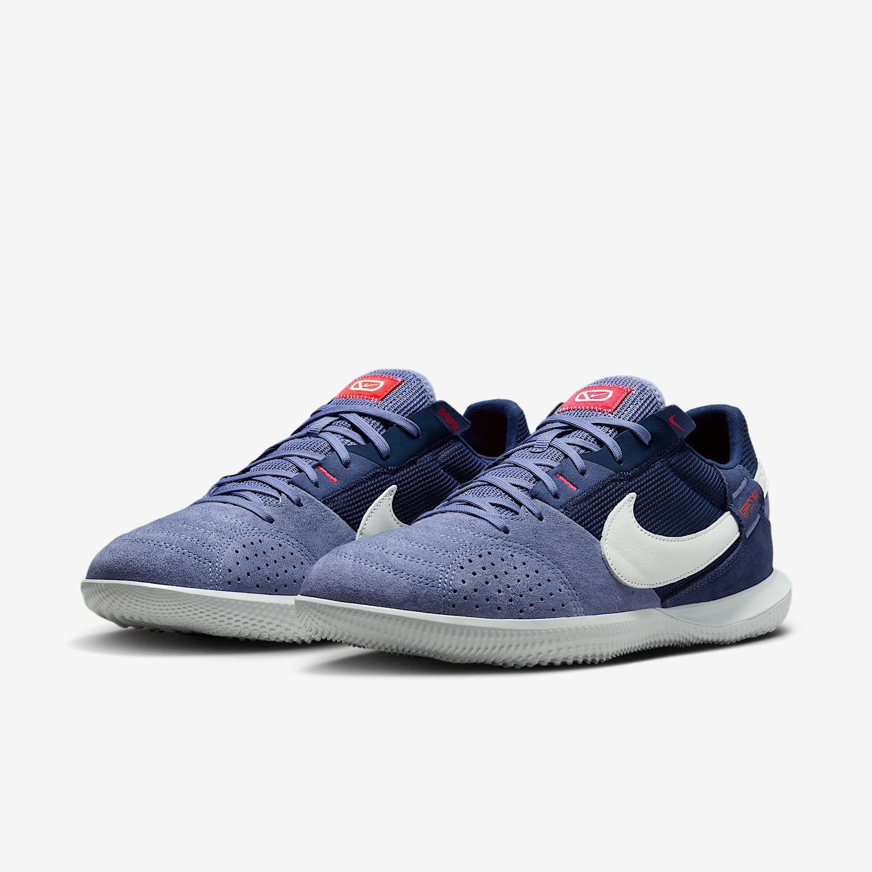 Nike Men's Streetgato Low-Top Soccer Shoes Product Image