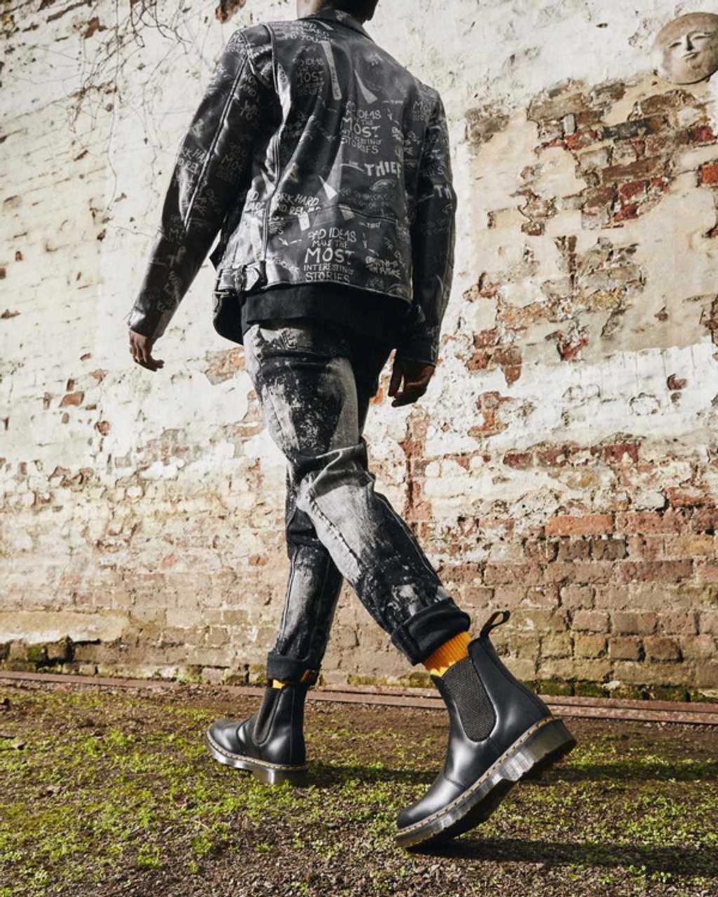DR. MARTENS' Boots Dr. Martens Men Color Black In Schwarz Product Image