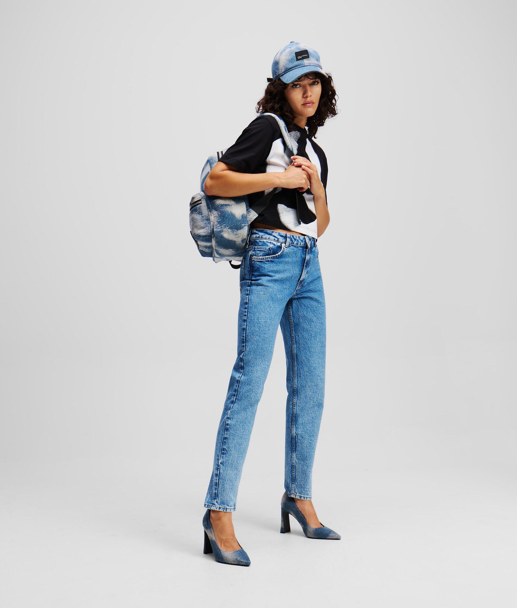 MOM JEANS Product Image