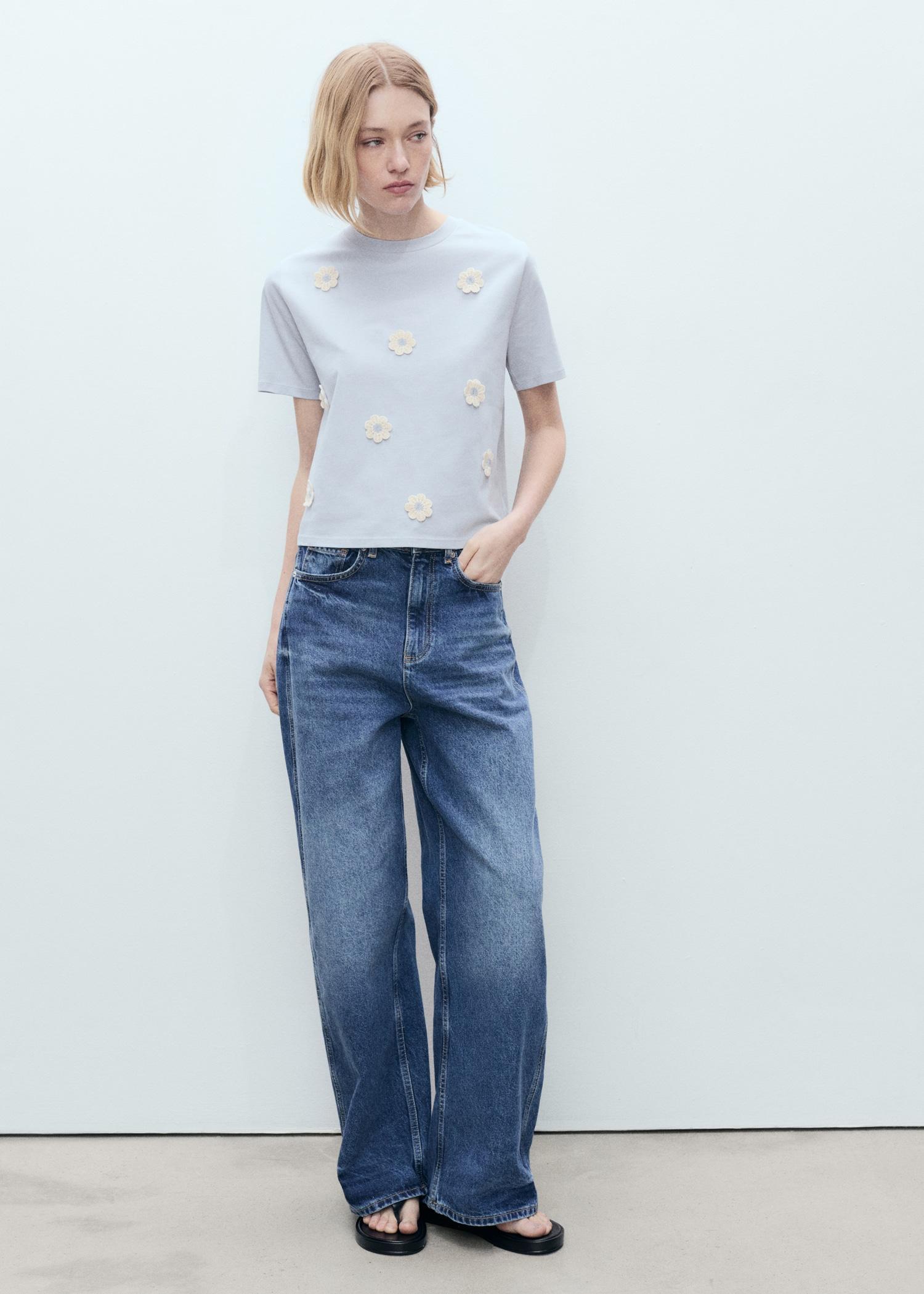 Cotton t-shirt with flower detail - Women | MANGO USA Product Image