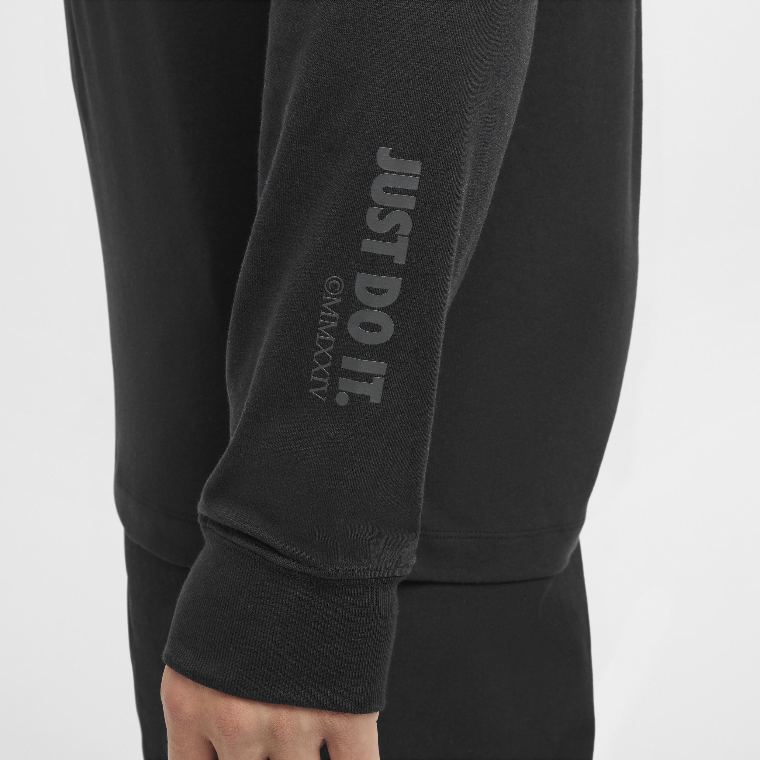 Nike Sportswear Club Long-Sleeve T-Shirt Product Image