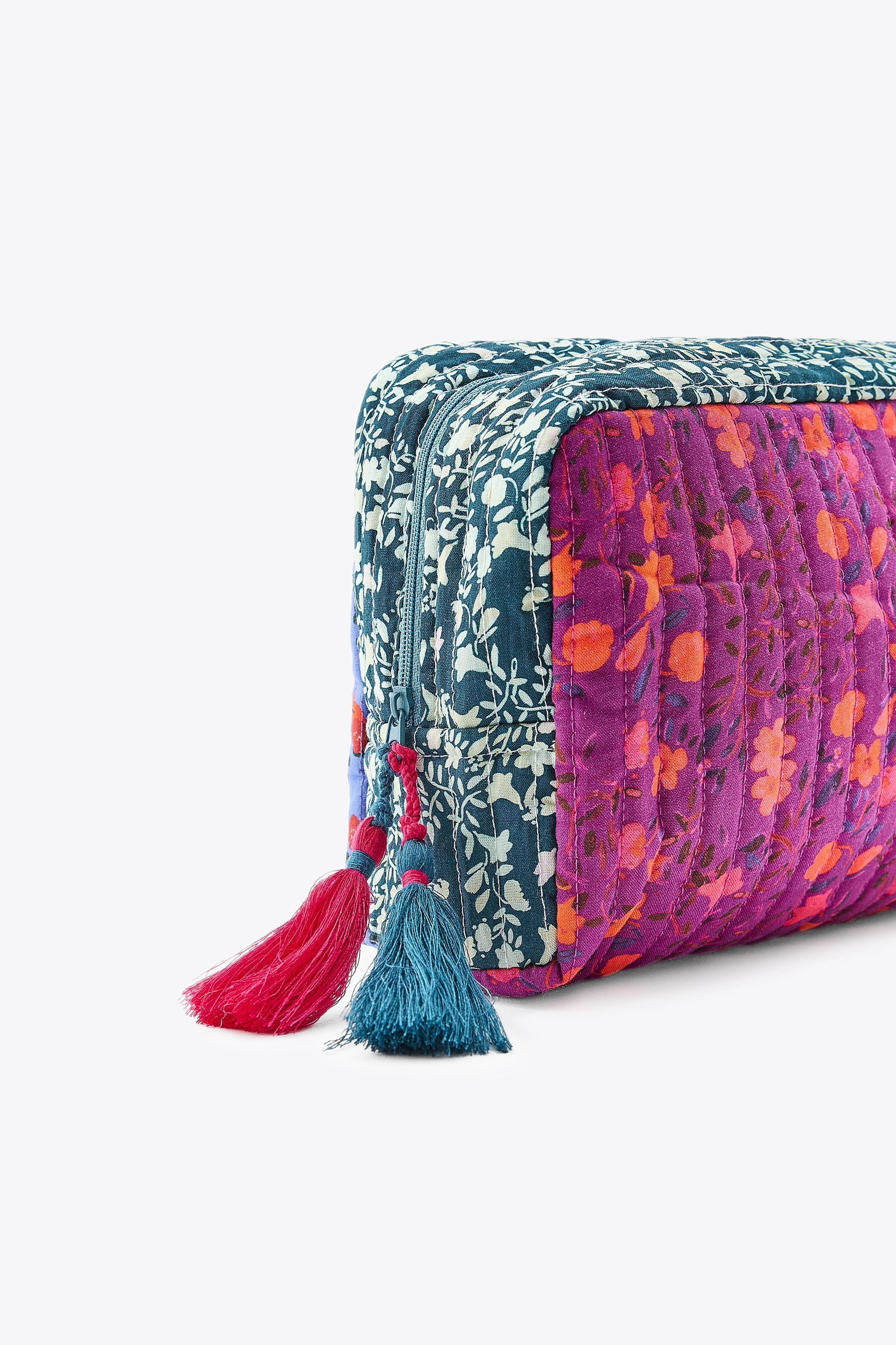 PRINTED QUILTED TOILETRY BAG Product Image