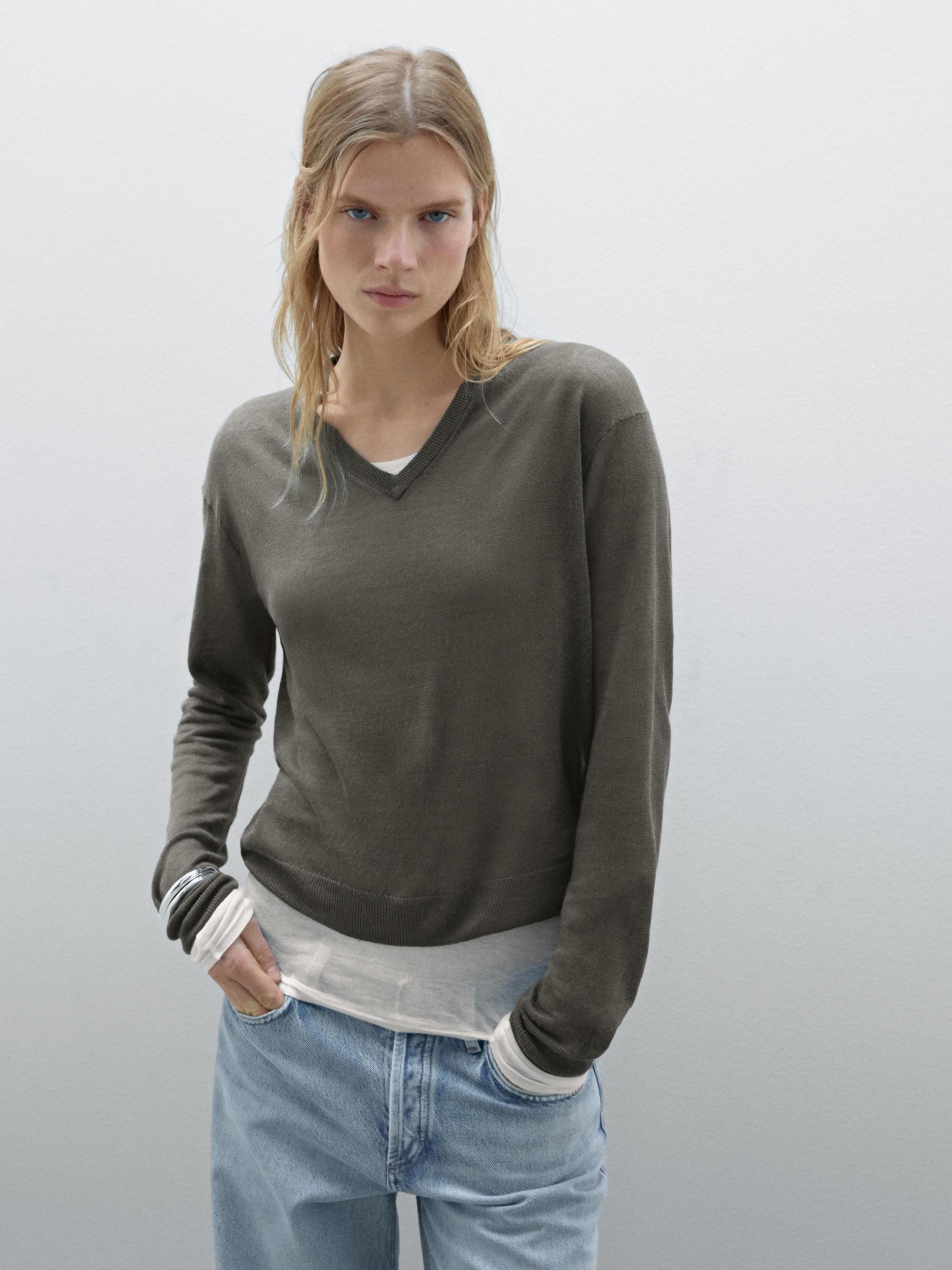 Linen V-neck knit sweater Product Image