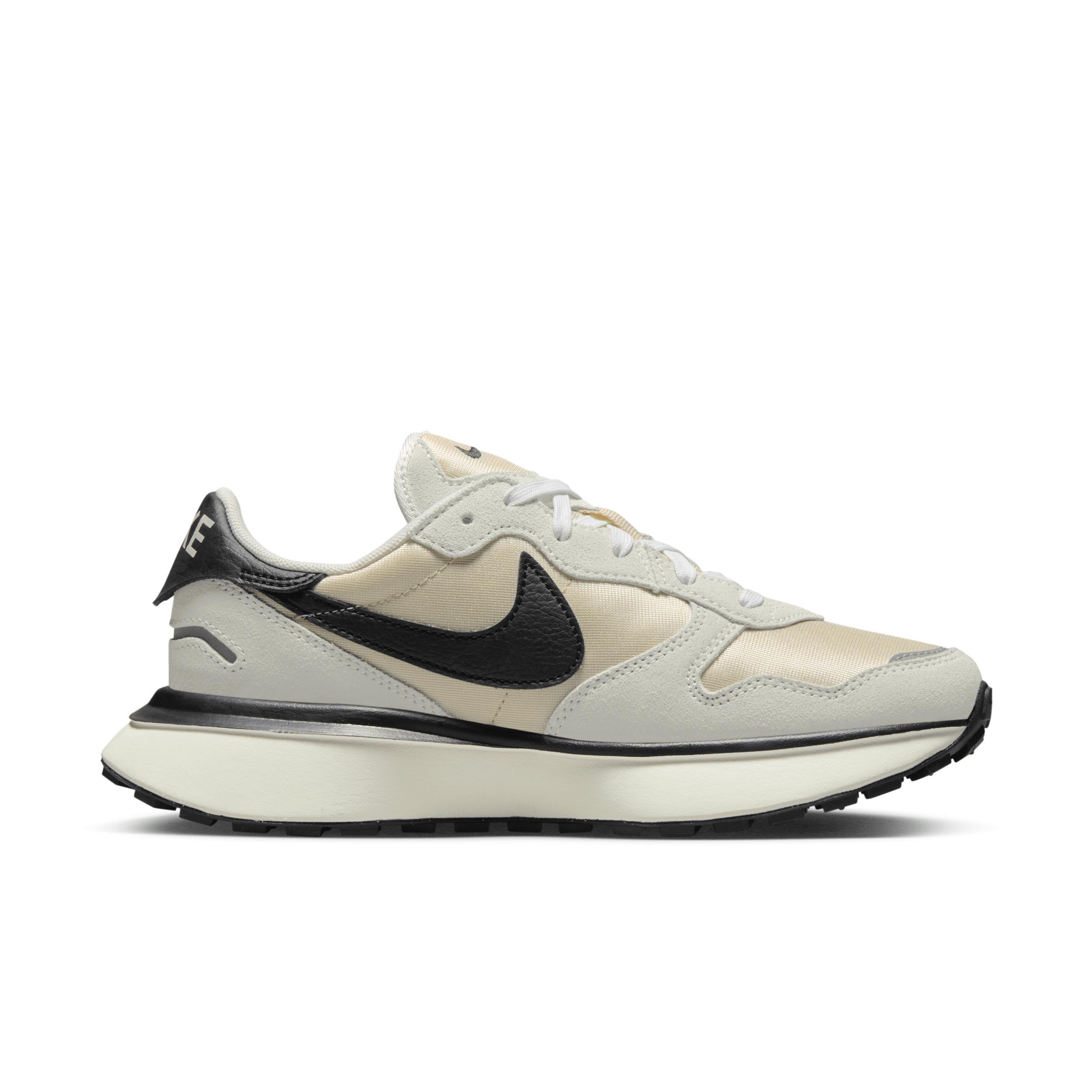 Nike Women's Phoenix Waffle Shoes Product Image