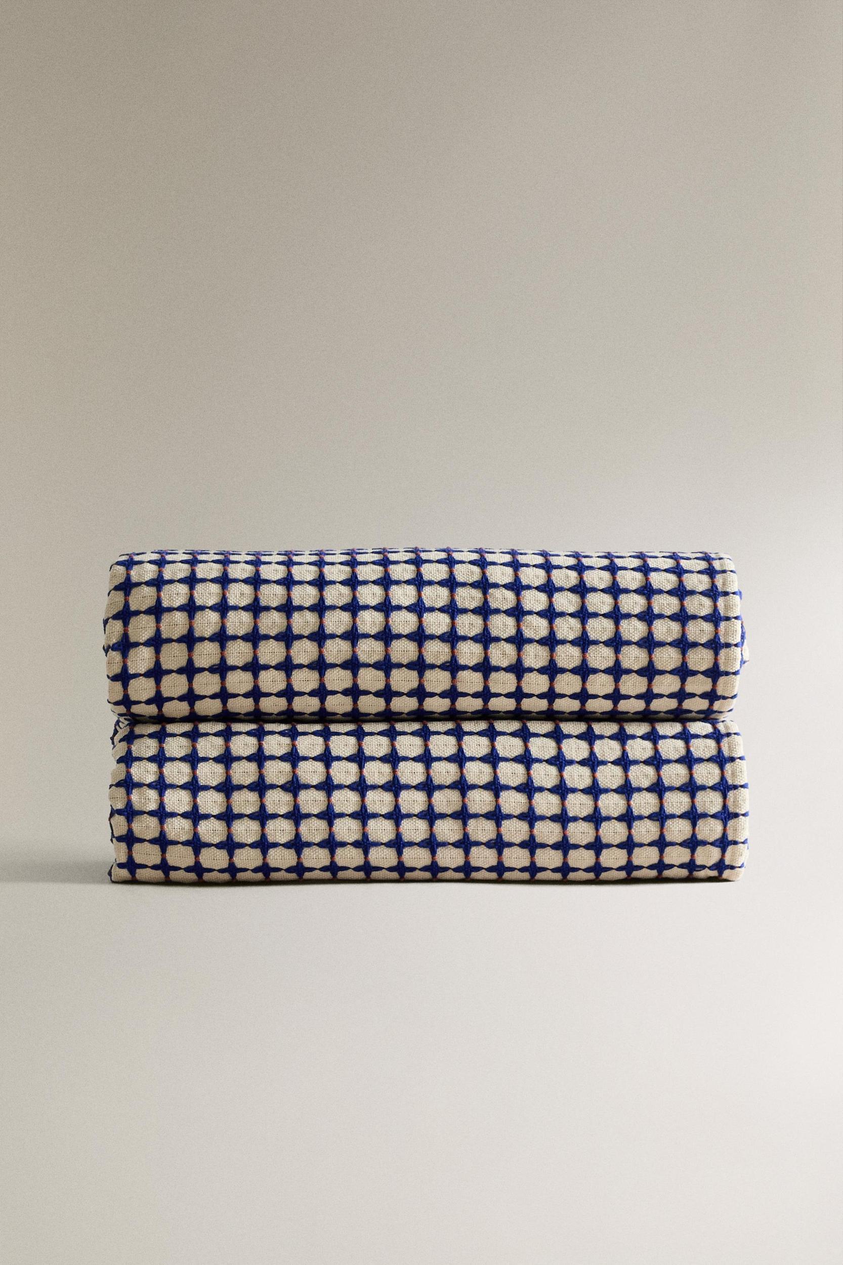 REVERSIBLE WAFFLE-KNIT COTTON BEDSPREAD X COLLAGERIE Product Image