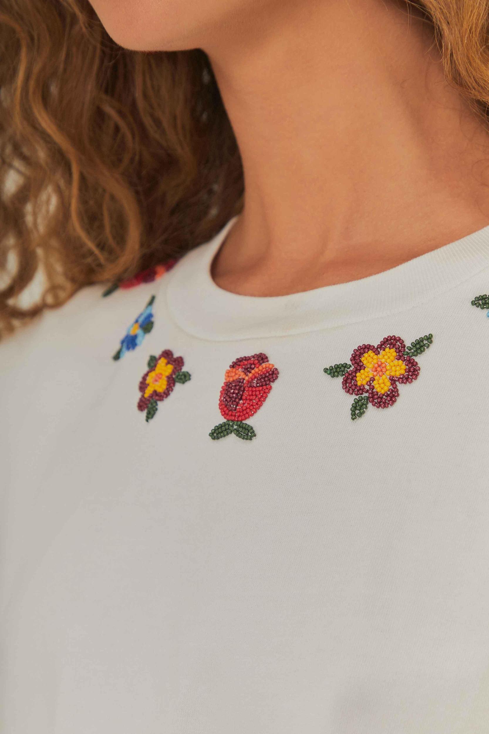 White Beaded Flowers T-Shirt, WHITE / XL Product Image