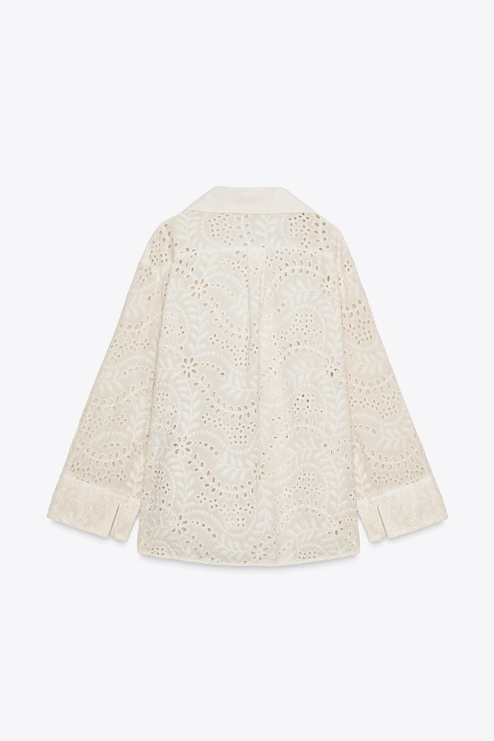 ZW COLLECTION PERFORATED EMBROIDERY BERMUDA SHORTS Product Image