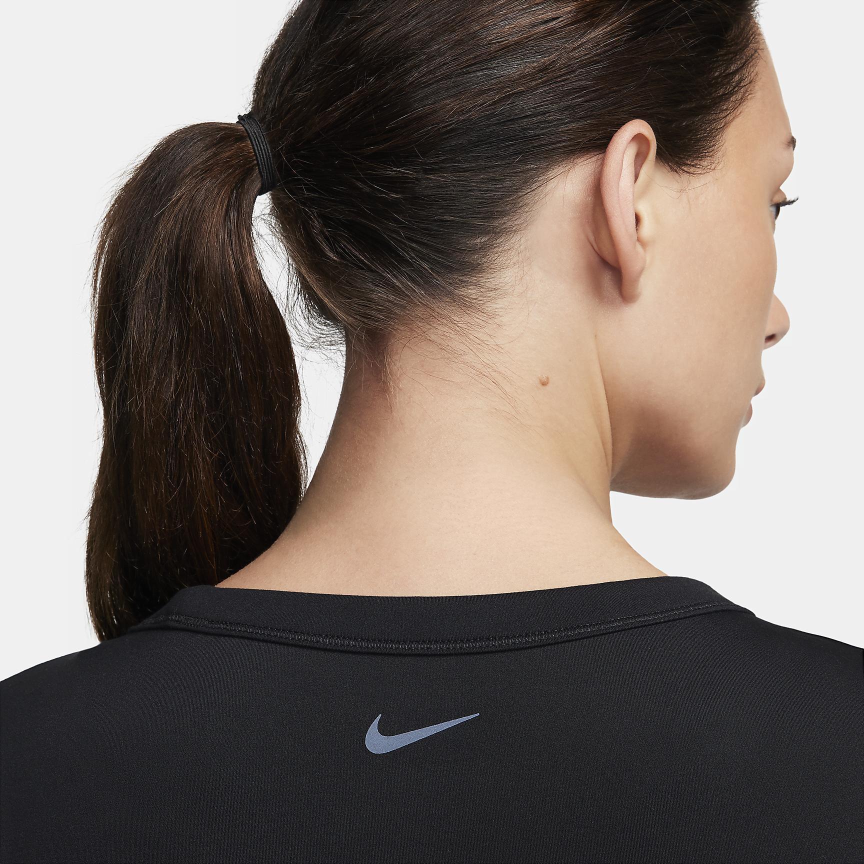 Nike One Fitted Women's Dri-FIT Short-Sleeve Cropped Top Product Image