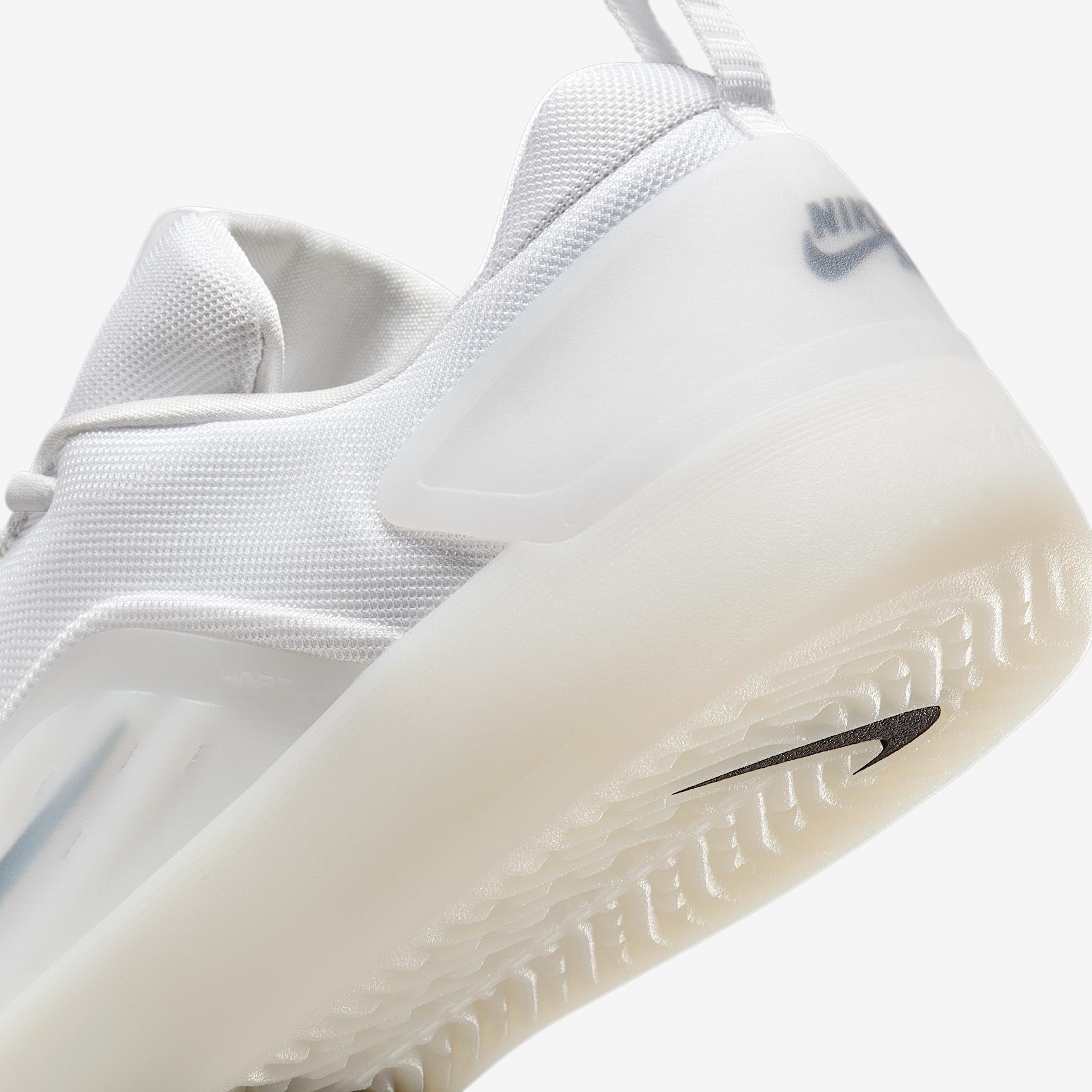 Nike SB Zoom Nyjah 4 Skate Shoes Product Image