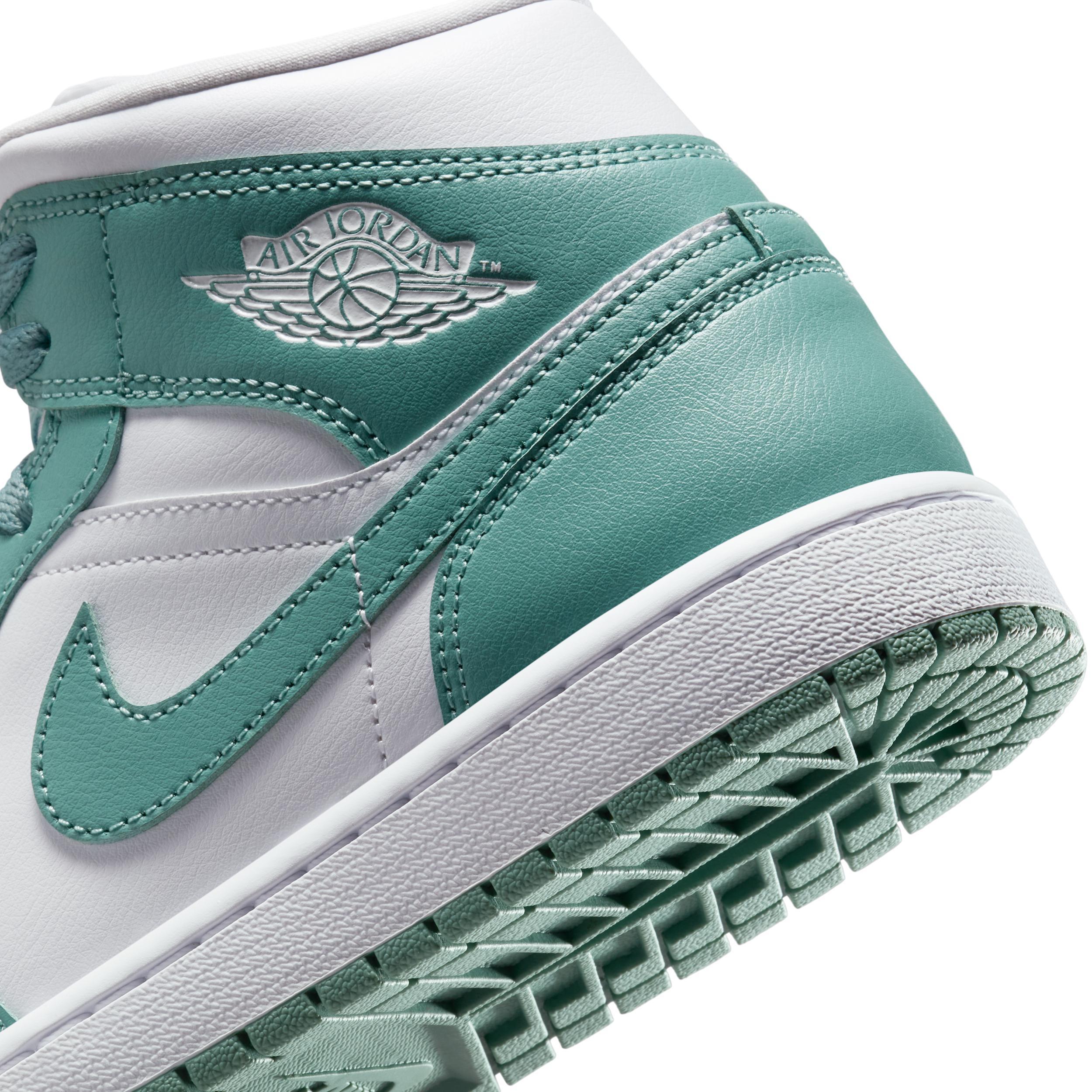 Air Jordan 1 Mid Women's Shoes Product Image