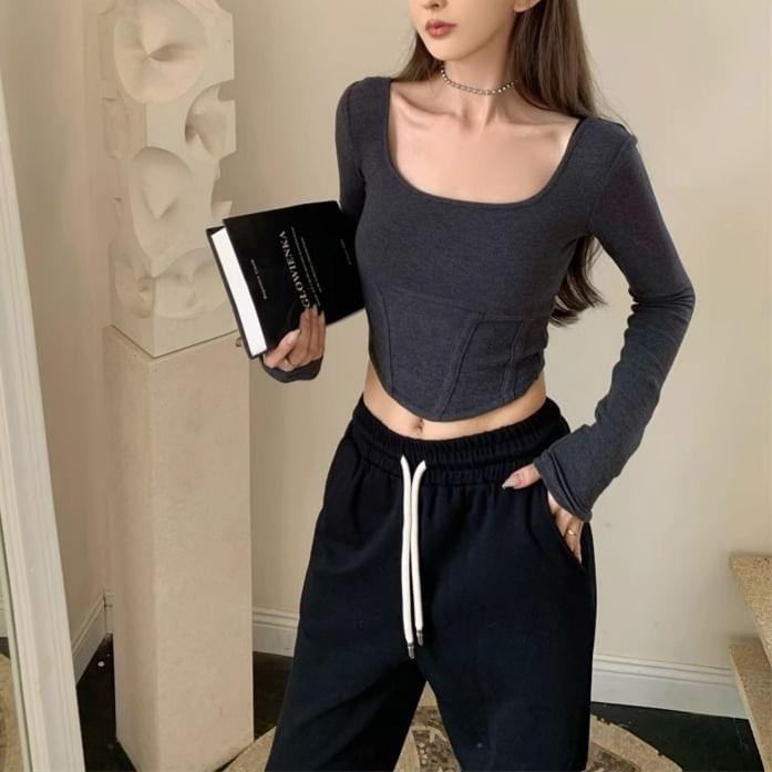 Long Sleeve Scoop Neck Plain Crop Tee Product Image