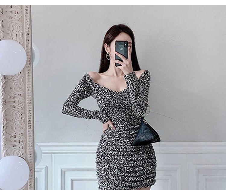 Long-Sleeve V-Neck Leopard Print Ruched Mini Bodycon Dress Product Image
