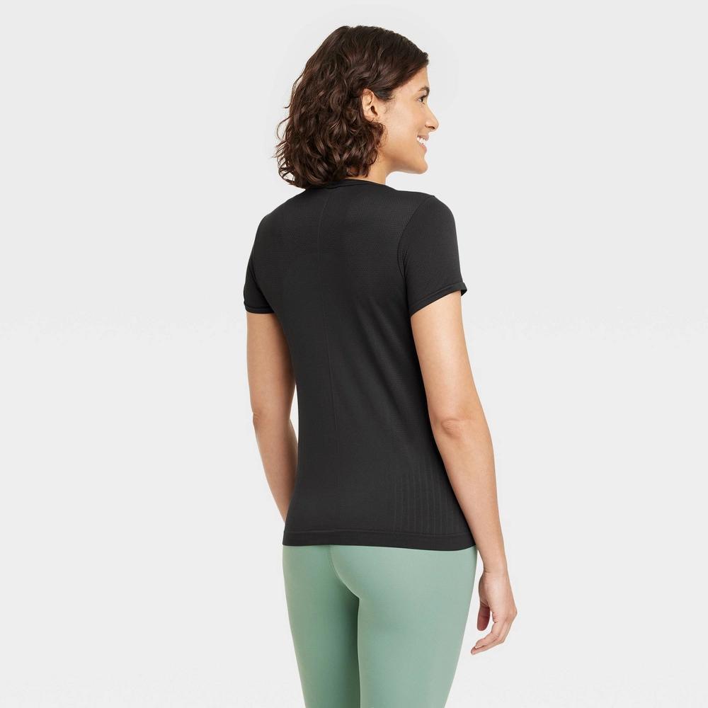 Womens Seamless Short Sleeve Shirt - All In Motion Black 4X Product Image