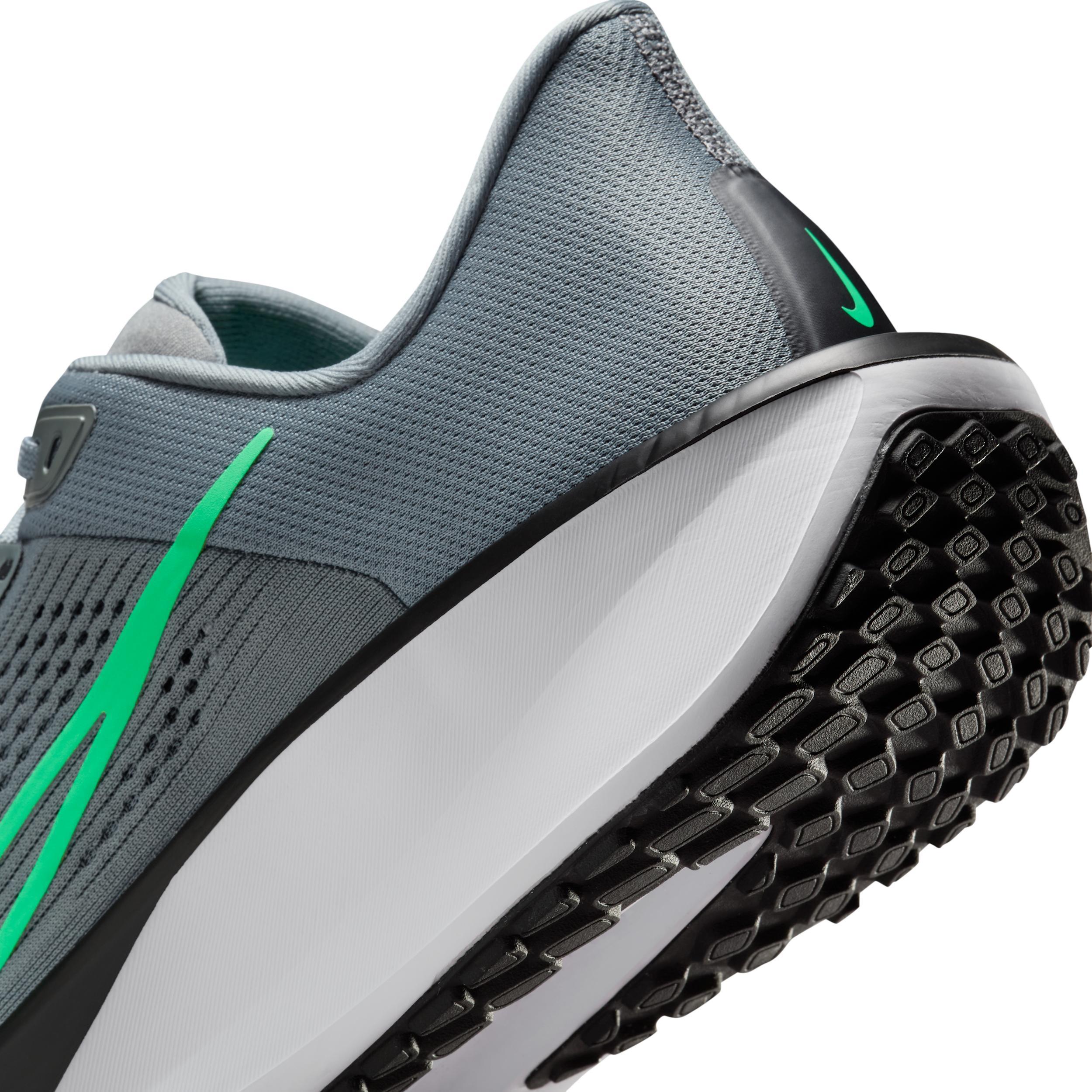 Nike Men's Quest 6 Road Running Shoes Product Image