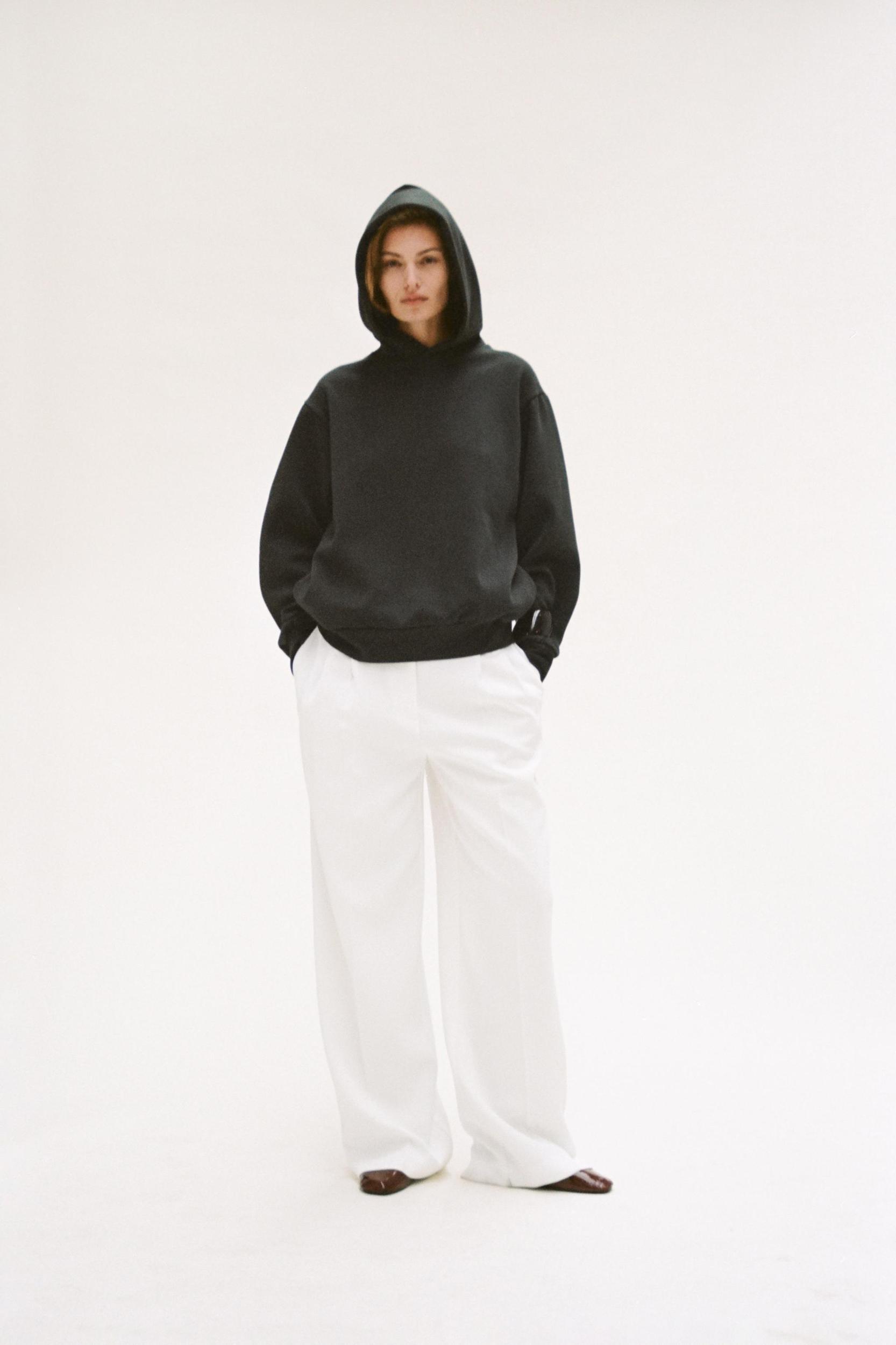 POCKETED HOODIE SWEATSHIRT Product Image