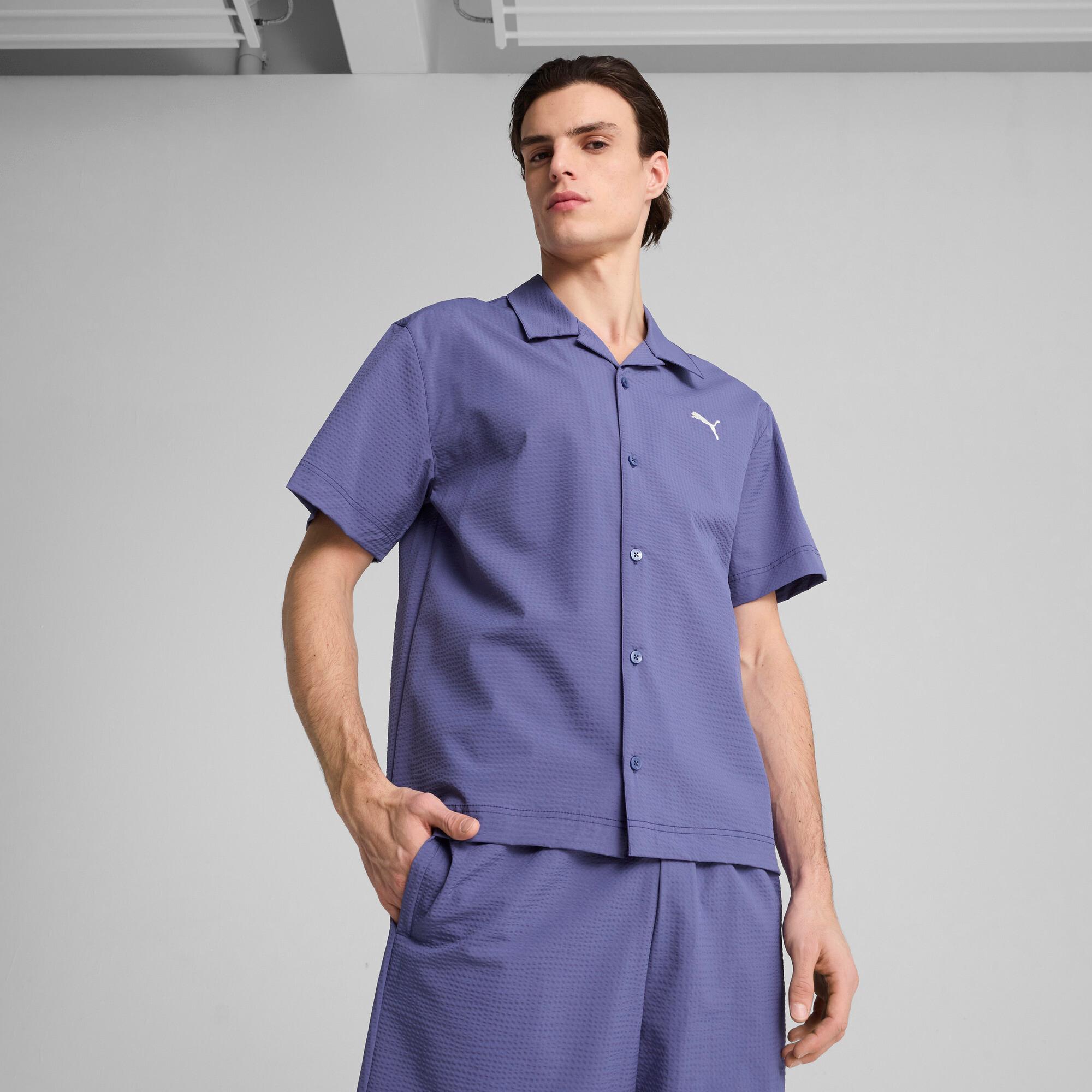 WARDROBE ESSENTIALS Men's Seersucker Relaxed Shirt Product Image