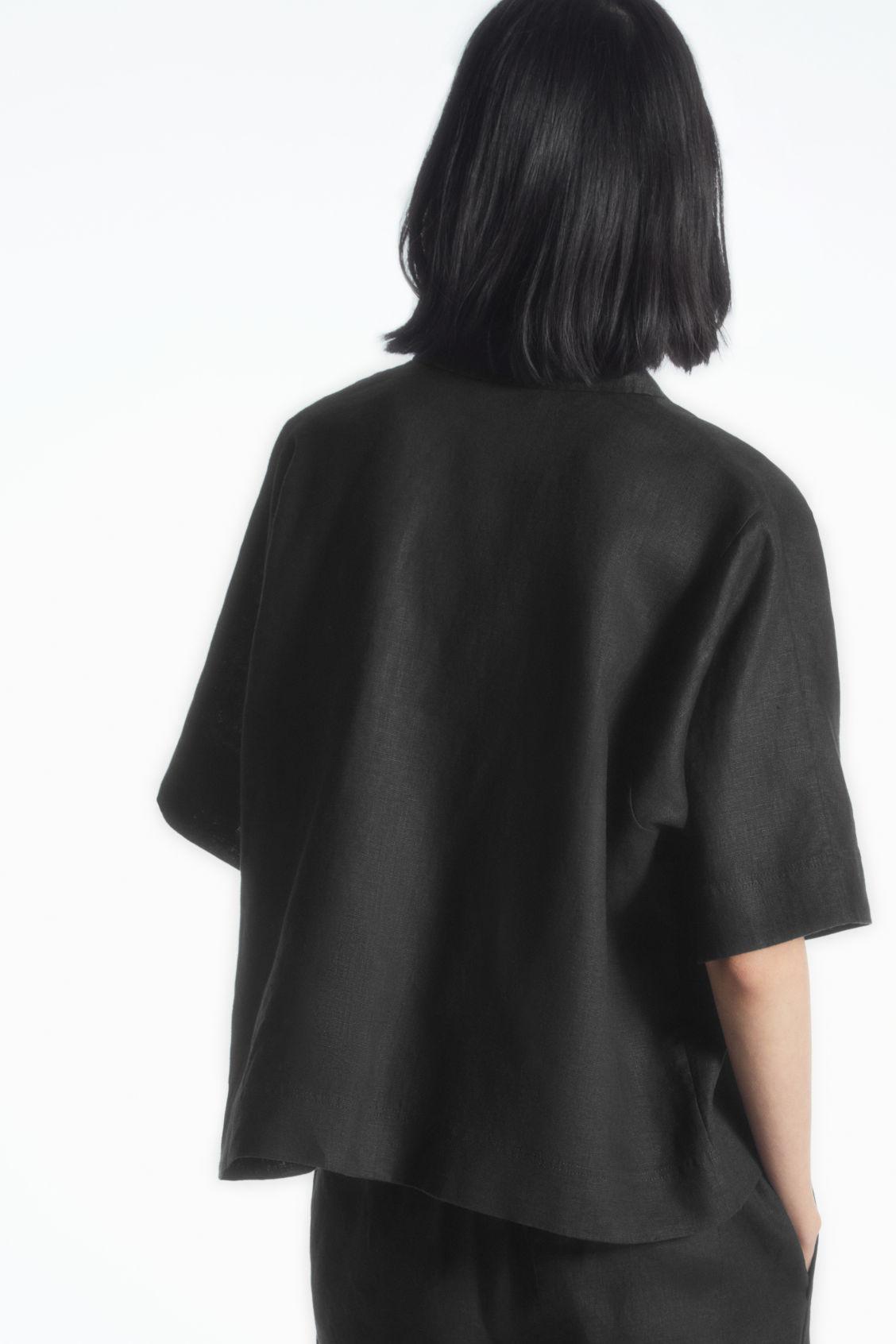 SHORT-SLEEVED LINEN SHIRT Product Image