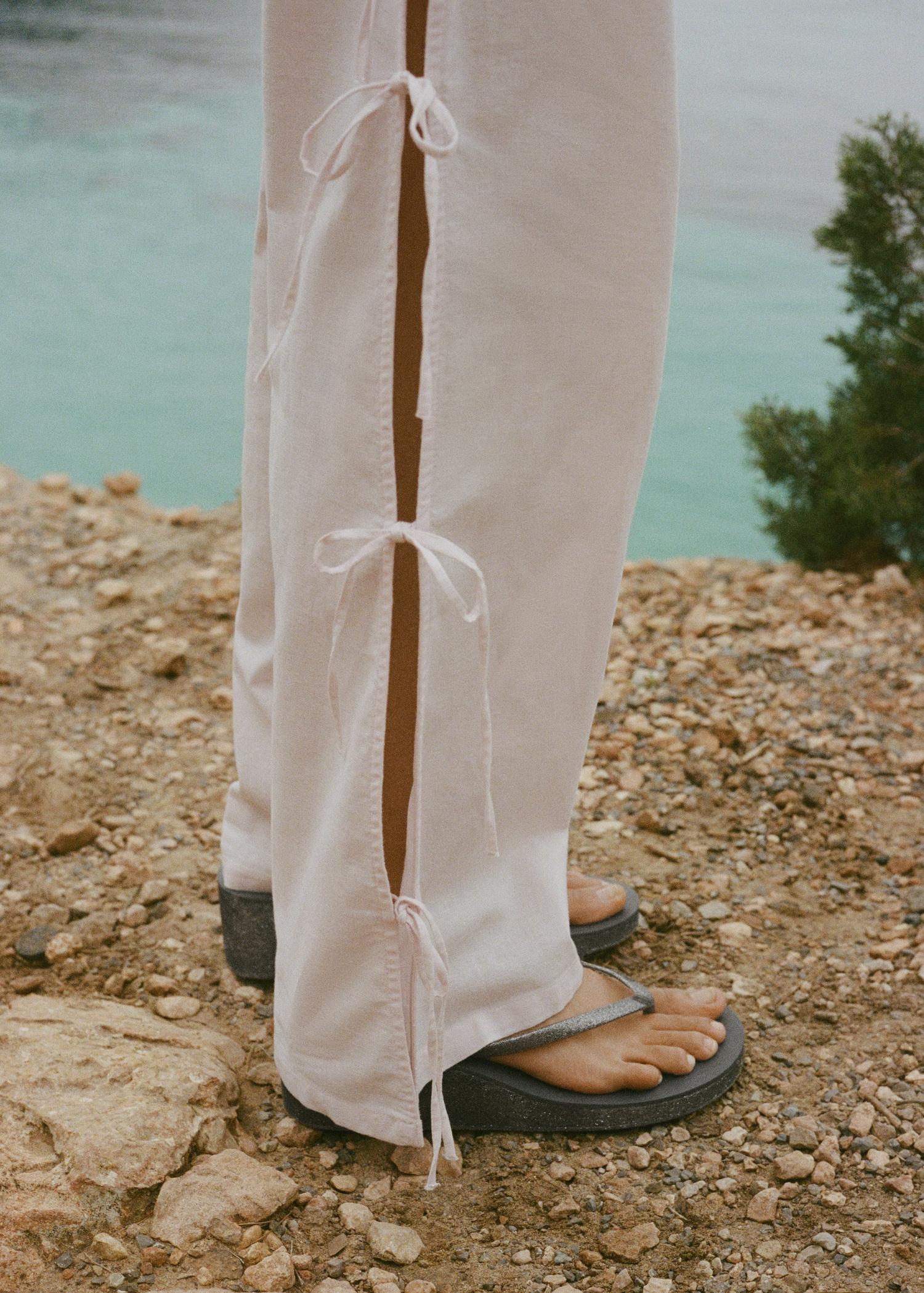 Wedge sandals with a glossy finish - Women | MANGO USA Product Image