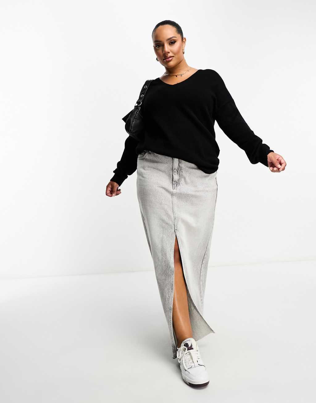 Only Curve v neck sweater Product Image