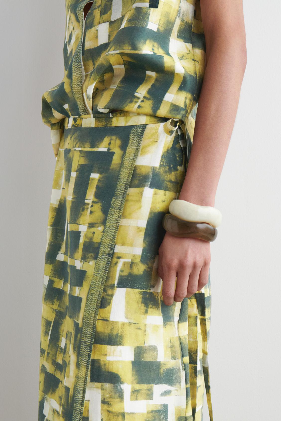 PRINTED MIDI WRAP SKIRT Product Image