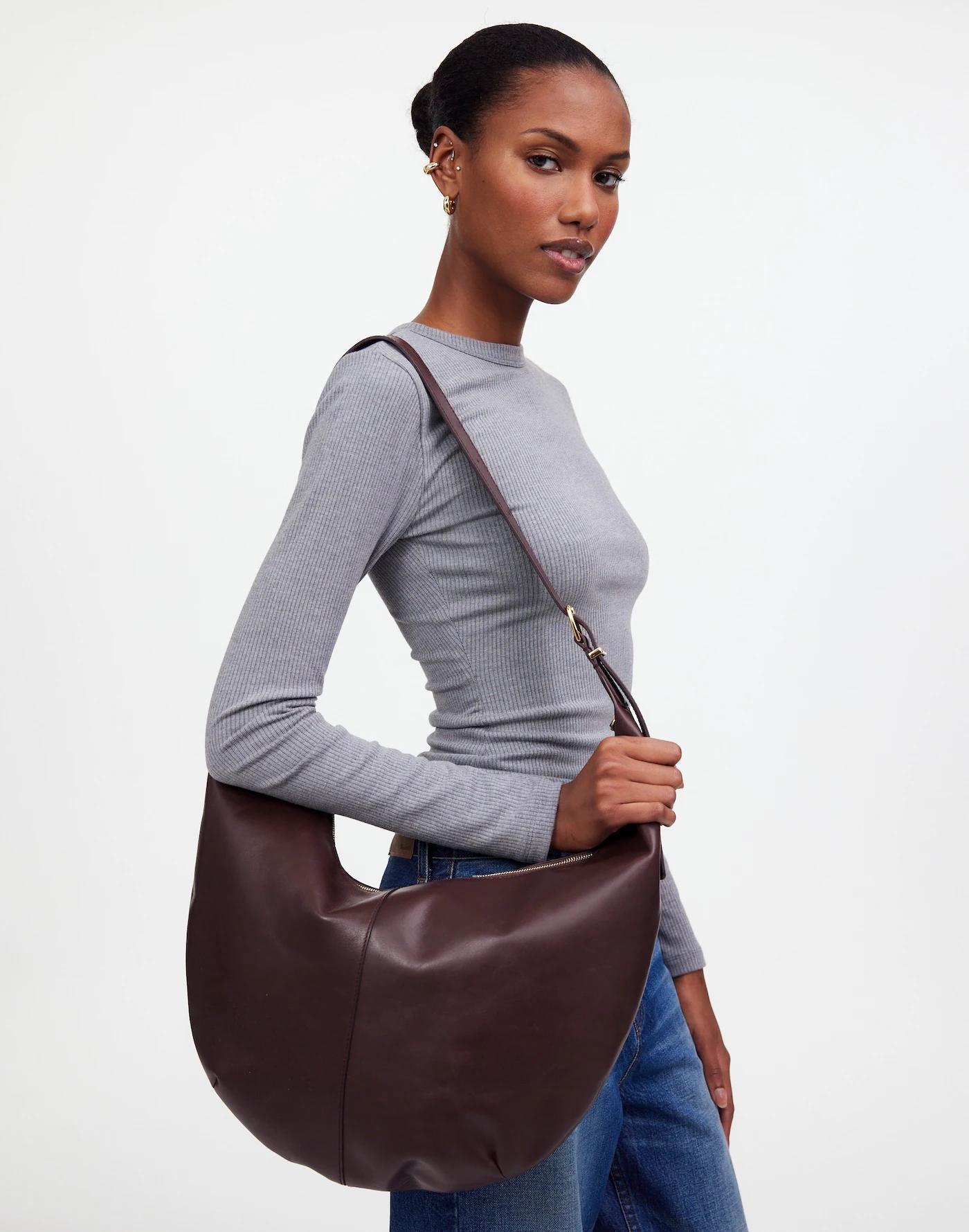 The Essential Curve Shoulder Bag Product Image