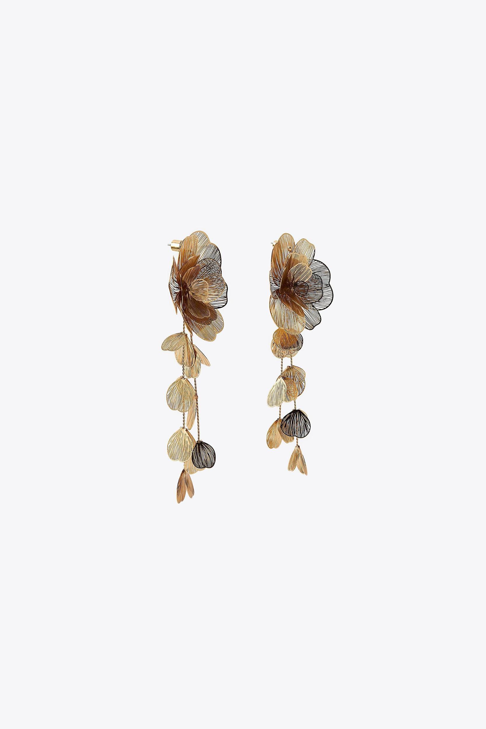 RAISED FLOWER EARRINGS Product Image
