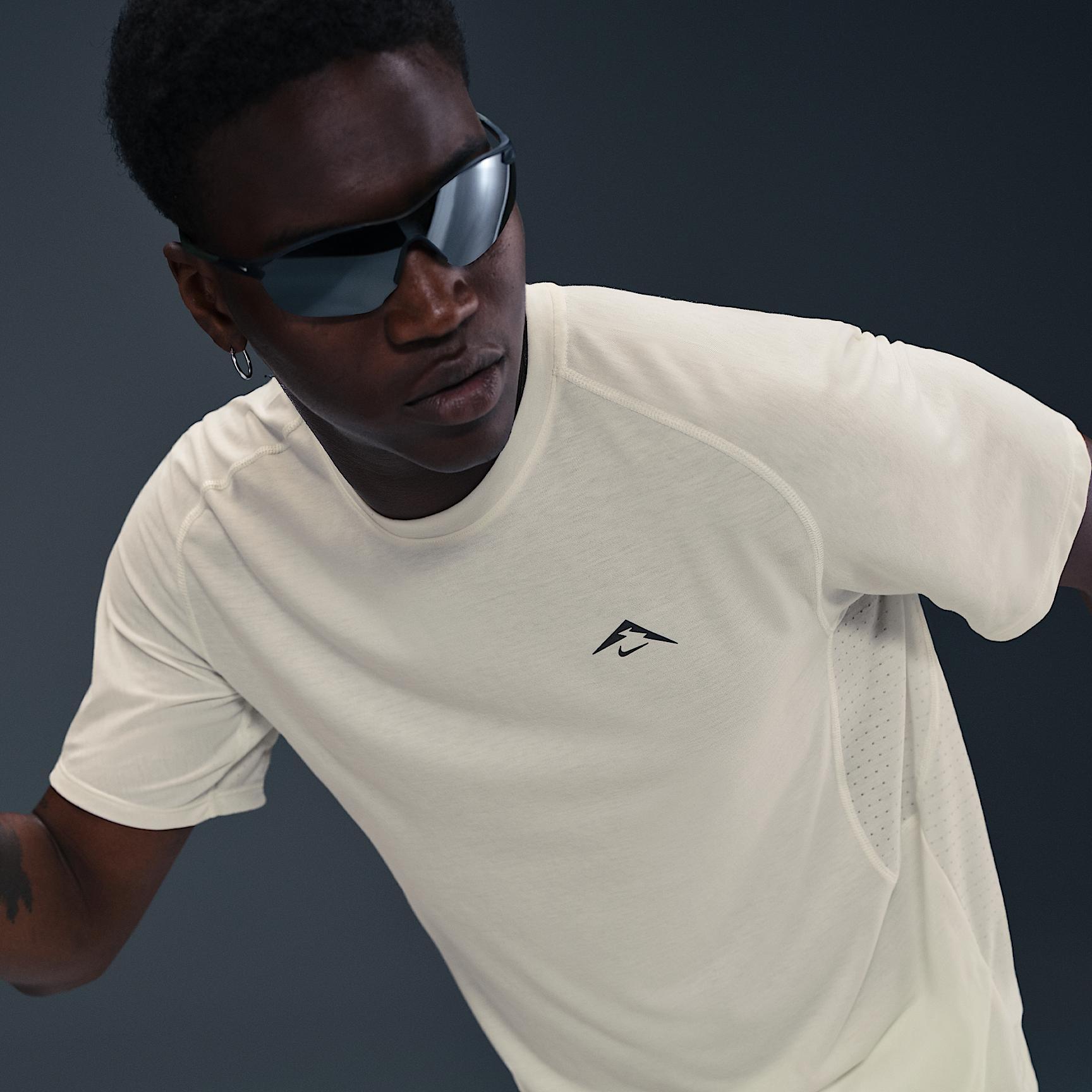 Nike Solar Chase Men's Dri-FIT ADV Short-Sleeve Running Top Product Image