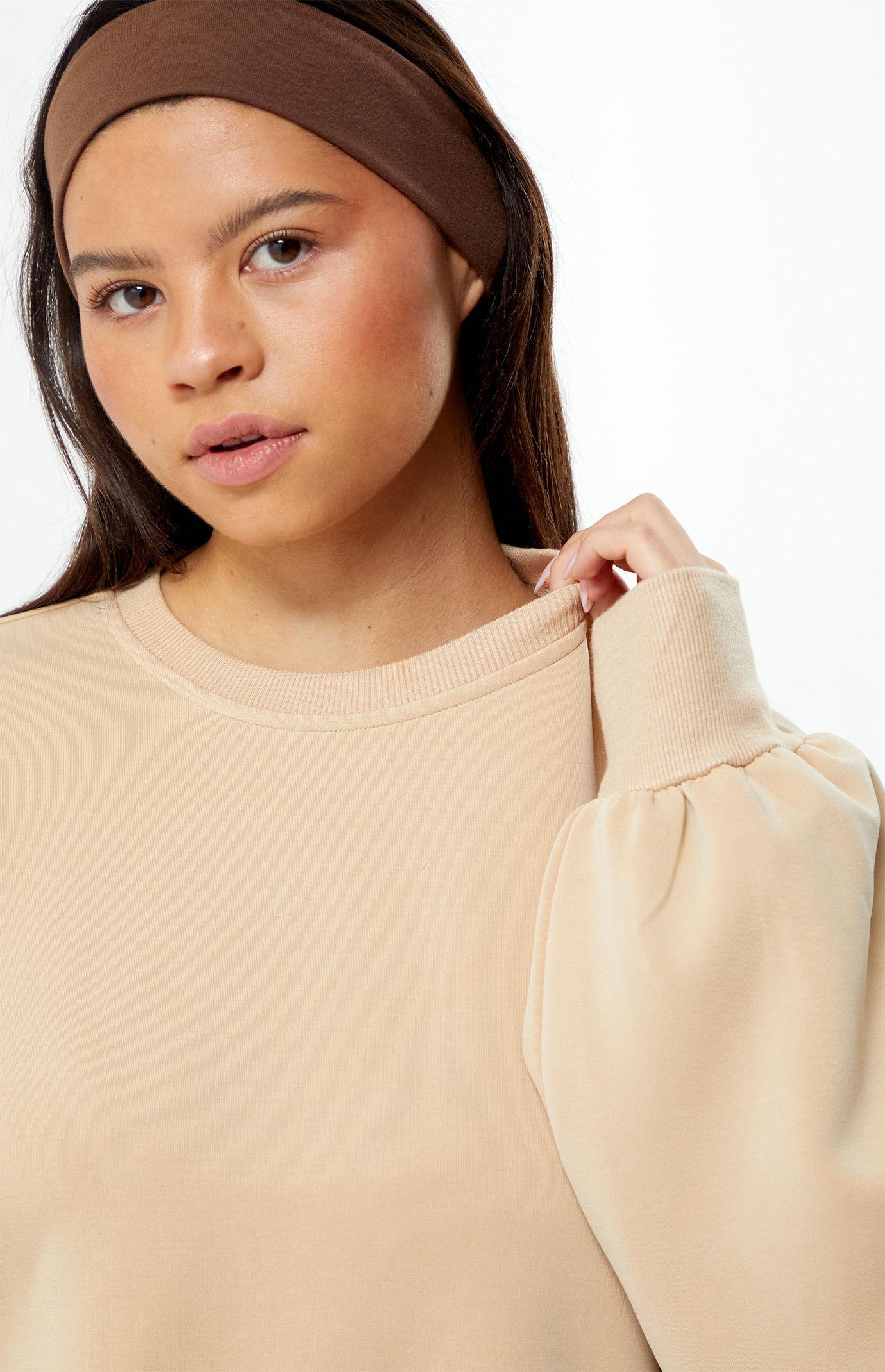 WEWOREWHAT Women's Balloon Sleeve Crew Neck Sweatshirt Product Image