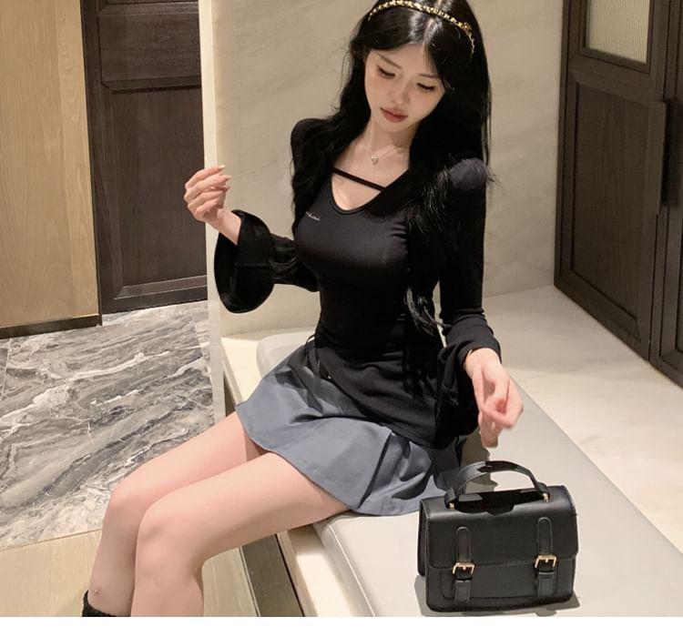Long-Sleeve V-Neck Lettering Asymmetrical Tee / Mid Rise Plain Belted Skorts Product Image