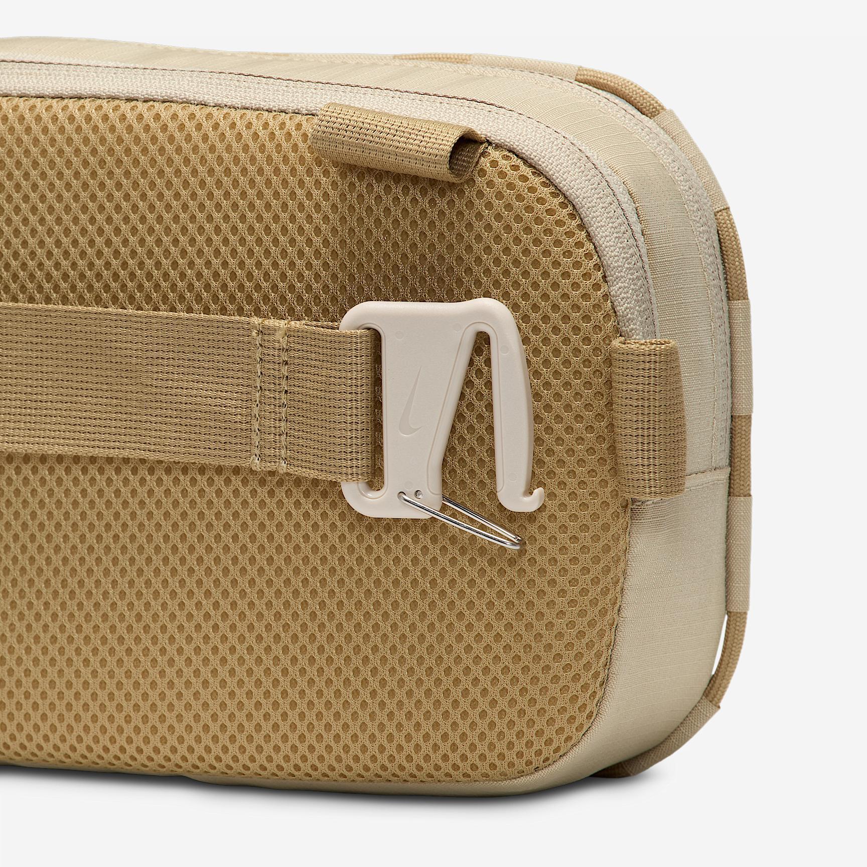 Nike Hayward Patrol Crossbody Bag (4L) Product Image