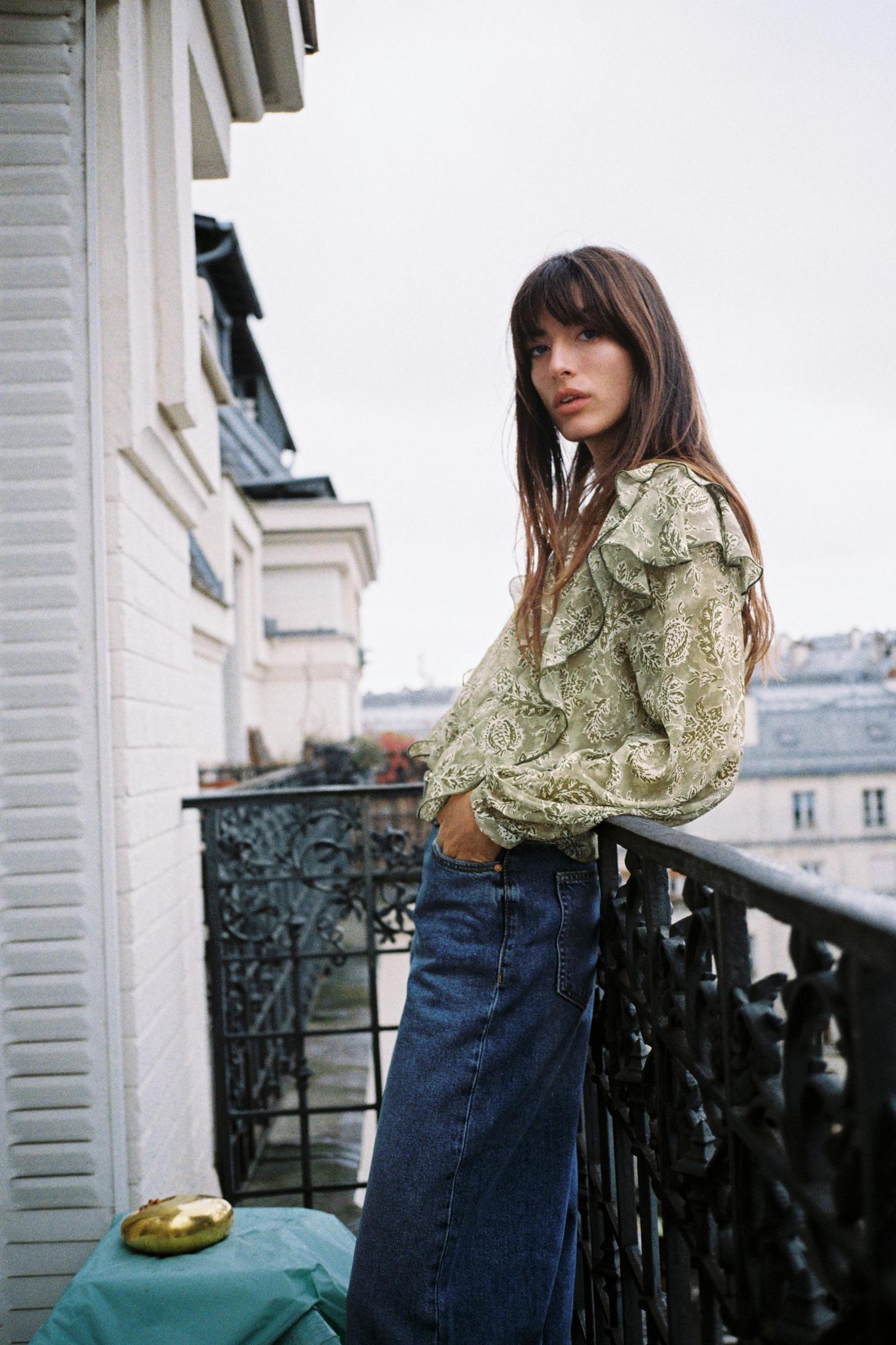 RUFFLED PRINT BLOUSE Product Image