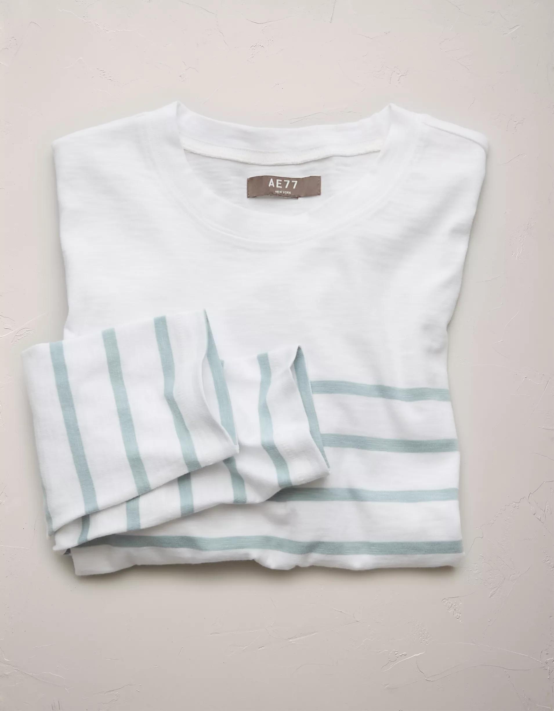 AE77 Premium Boxy Long-Sleeve T-Shirt Product Image