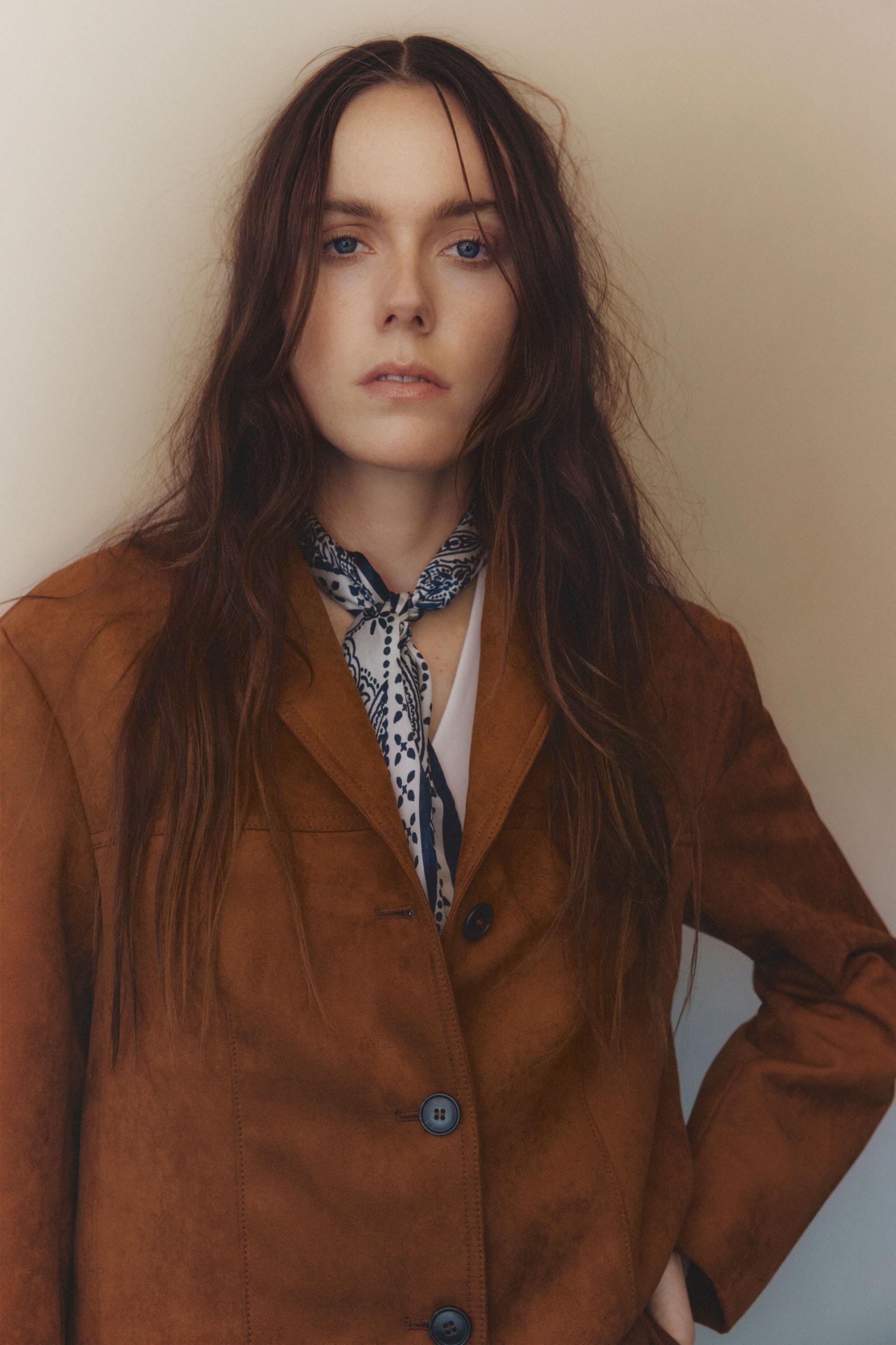 Diamond-Shaped Scarf Product Image