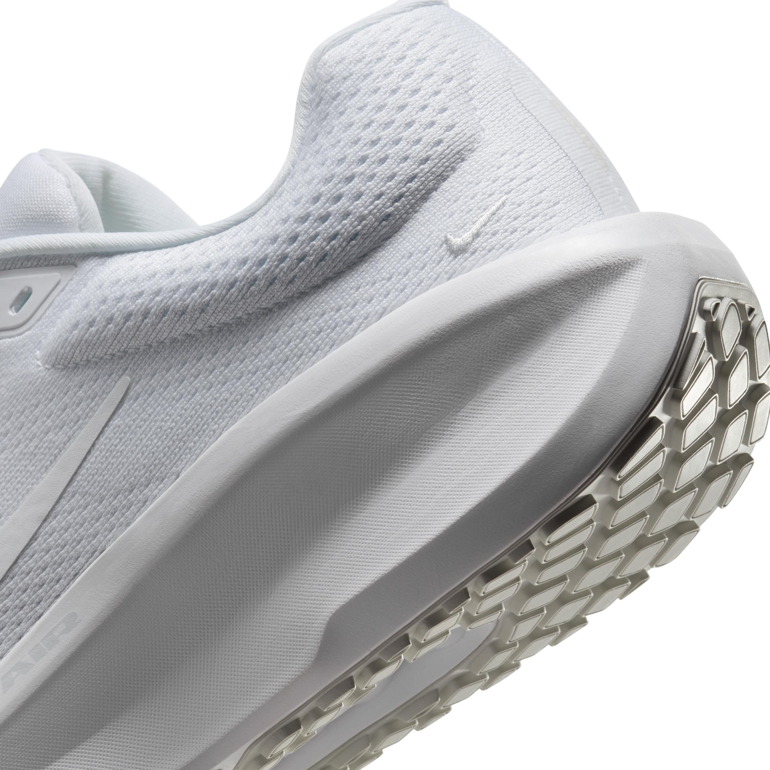 Nike Mens Air Winflo 11 Running Shoe Product Image