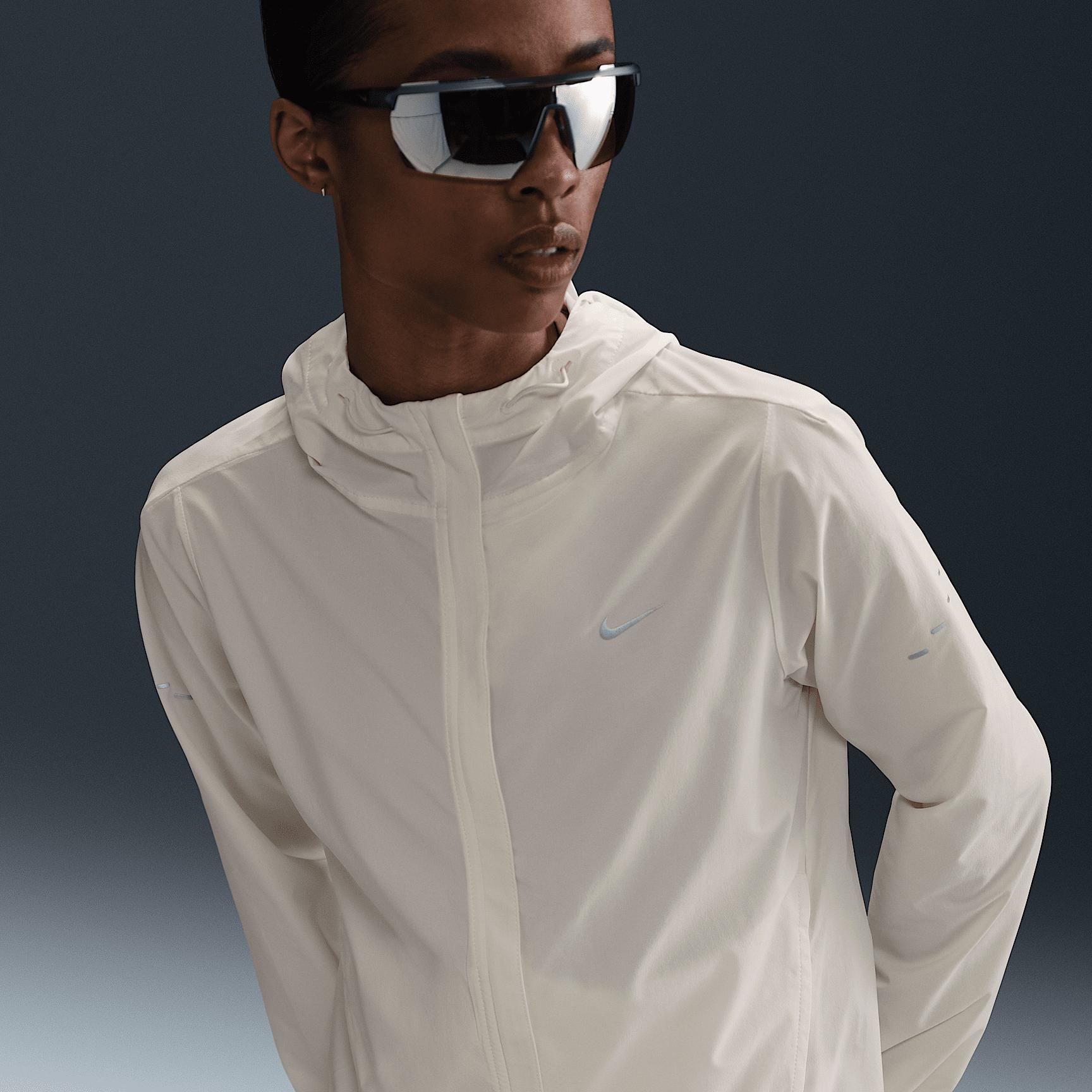 Nike Swift Women's Repel Packable Running Jacket Product Image